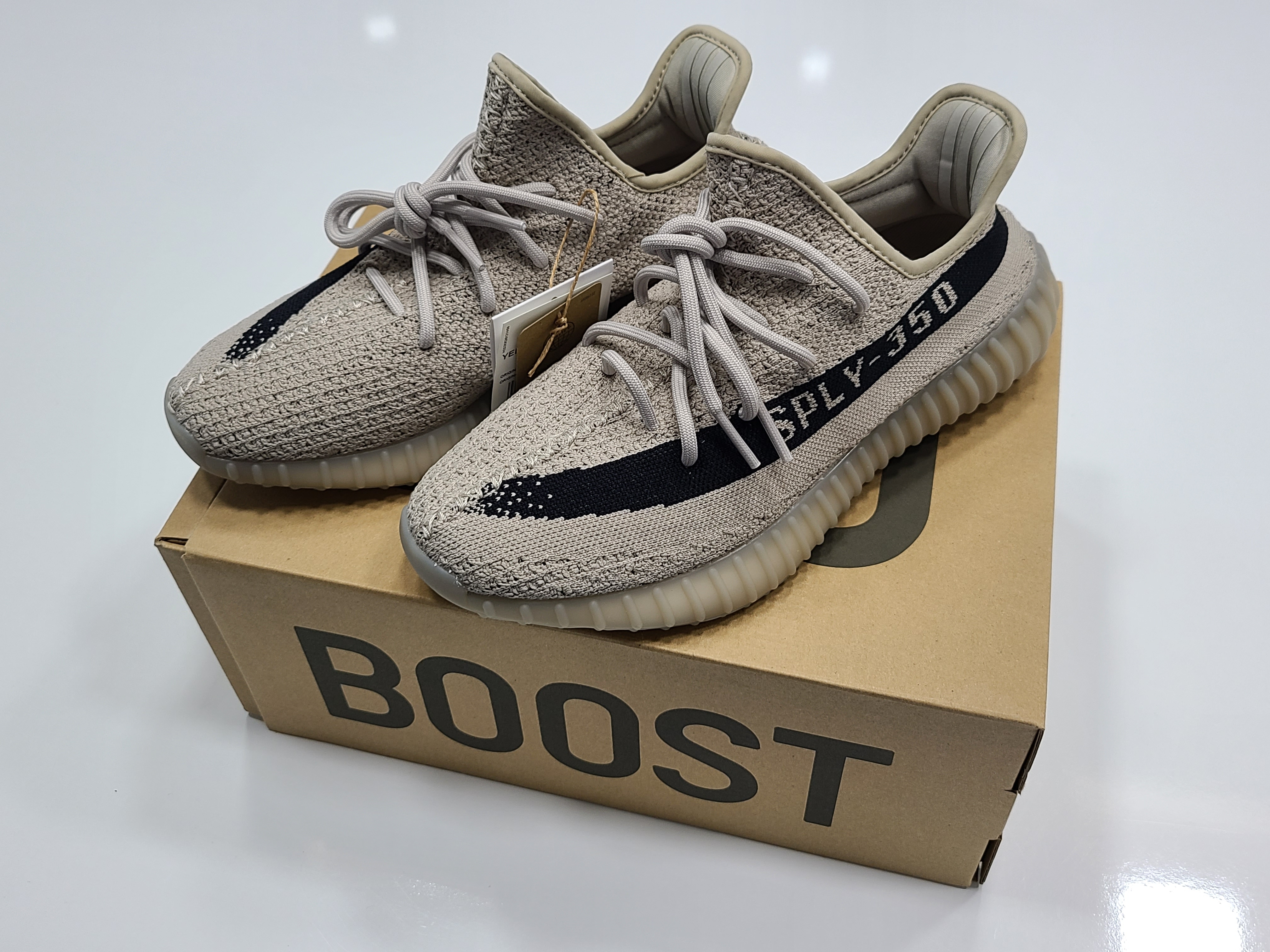 Adidas Yeezy Boost 350 V2 Slate Core Black 2022/2023 착용 스타일