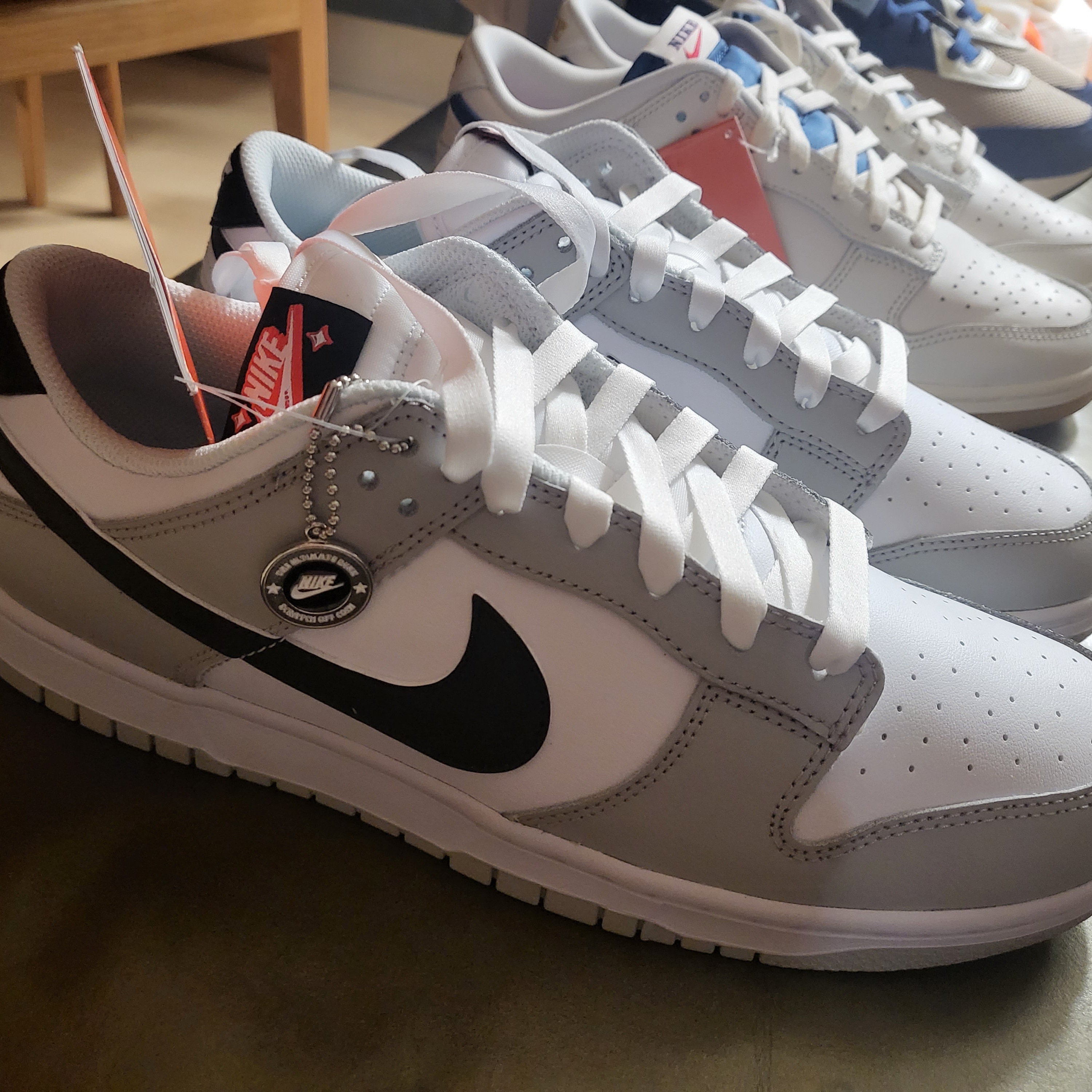 Nike Dunk Low Retro SE Jackpot Grey Fog, Nike Dunk Low SE Sail Dark Marina Blue 착용 스타일 - 1