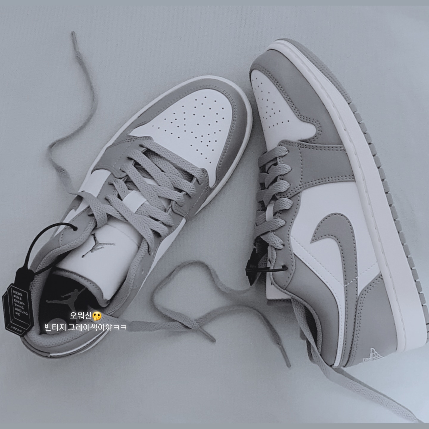 Jordan 1 Low Stealth and White 착용 스타일