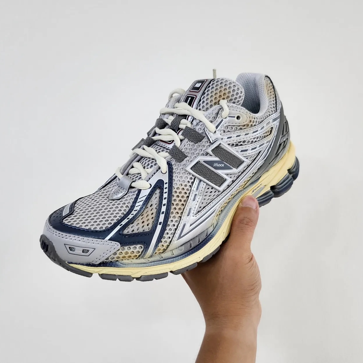 New Balance x Thisisneverthat 1906R 2022 Downtown Run 착용 스타일 - 1