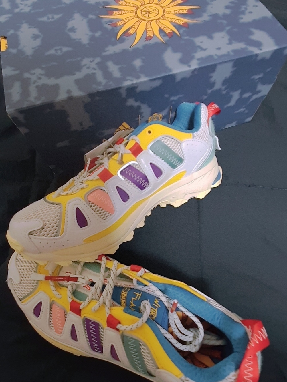 Adidas x Sean Wotherspoon x Hot Wheels Superturf Adventure White Bold Gold 착용 스타일