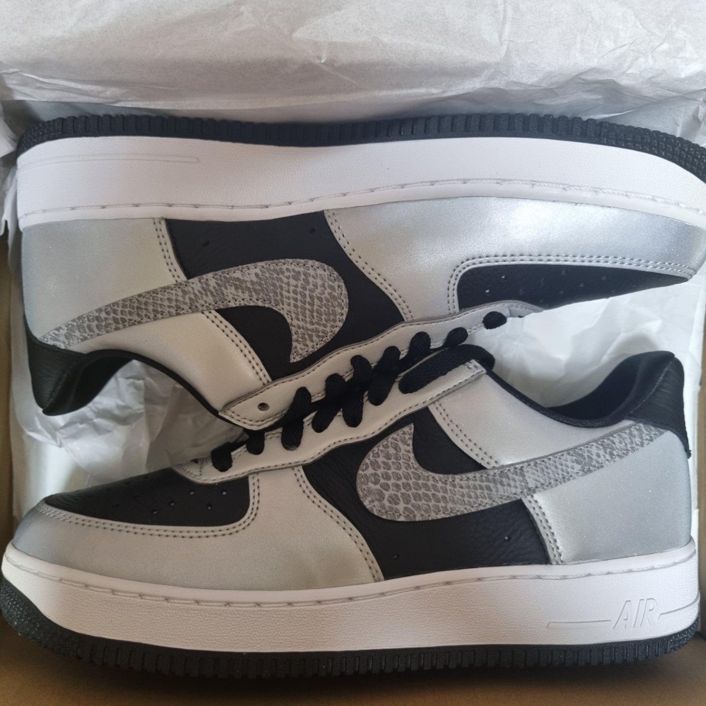 Nike Air Force 1 B Silver Snake 착용 스타일
