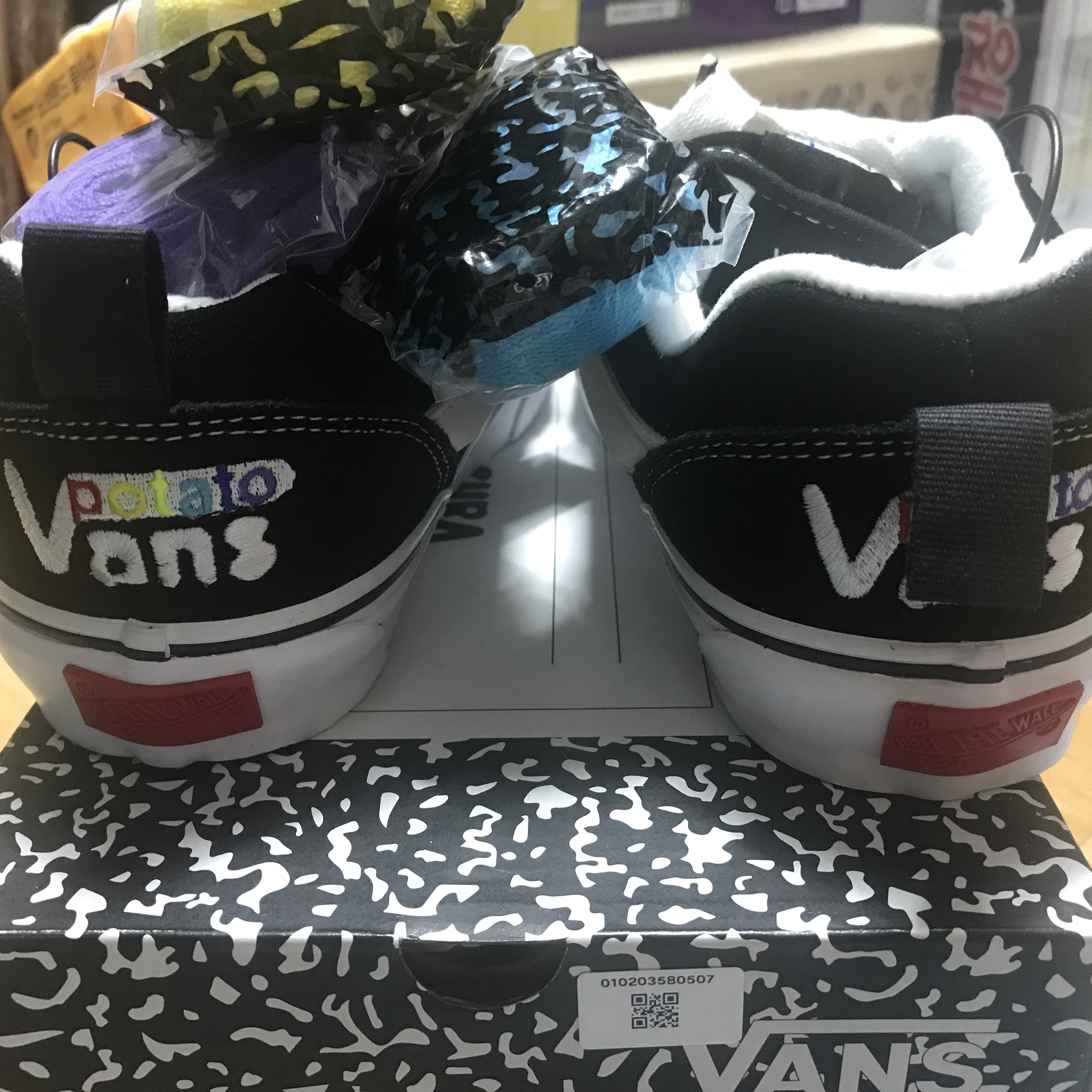 Vans Vault x Imran Potato Knu-Skool VR3 LX Black White 착용 스타일 - 3