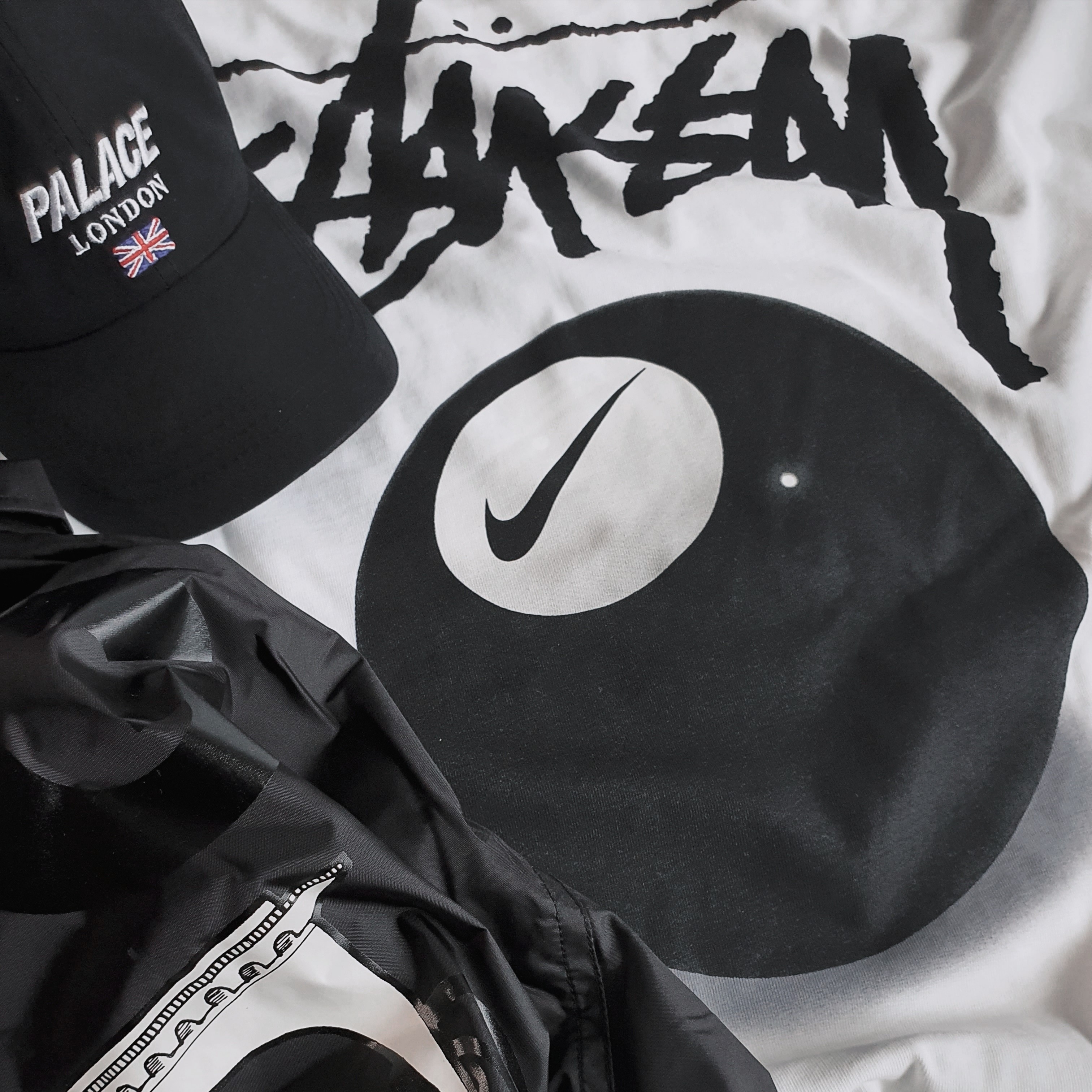 Nike x Stussy NRG FL SS 8 Ball T-Shirt White (DO9322-100), Palace London Ventile 6-Panel Black - 22FW 착용 스타일