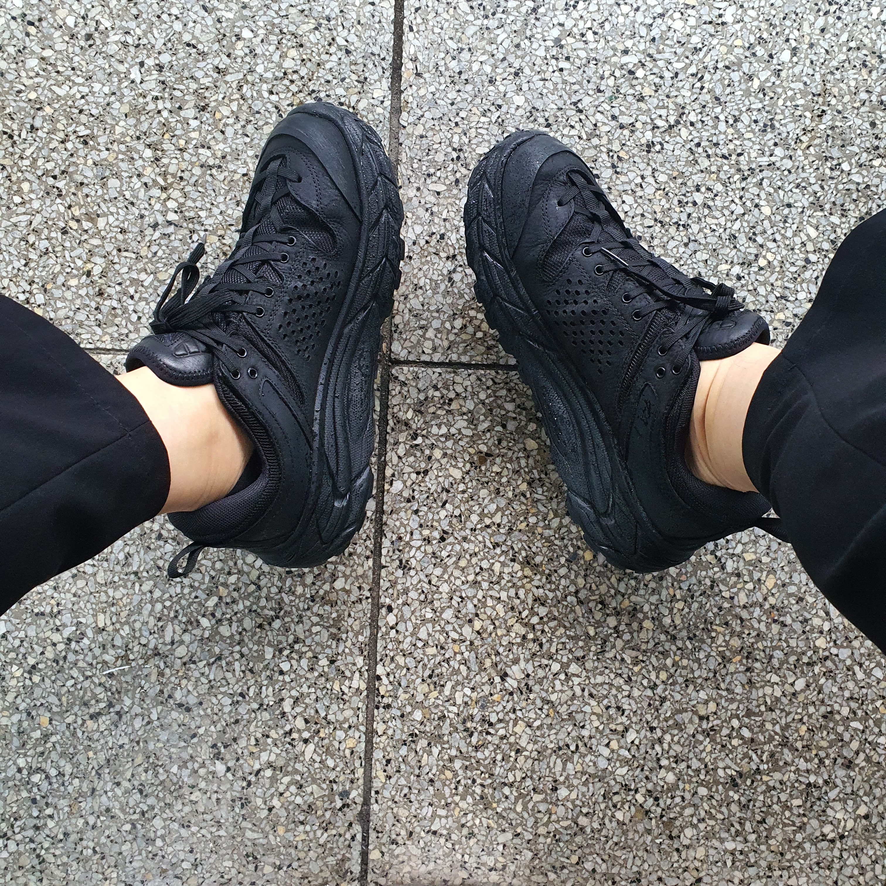 Hoka Tor Ultra Low WP JP Black 착용 스타일 - 2