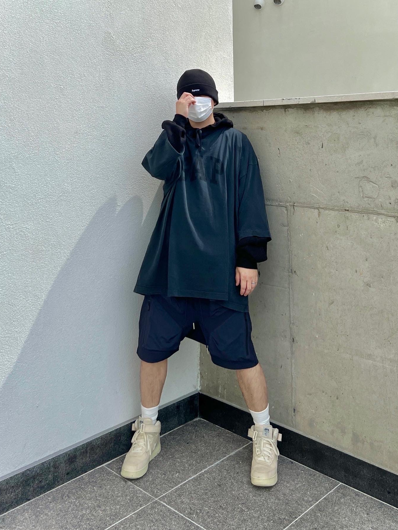Yeezy Gap Engineered By Balenciaga Dove 3/4 Sleeve T-Shirt Washed Black, Nike x Stussy Air Force 1 '07 Mid SP Fossil 착용 스타일 - 1