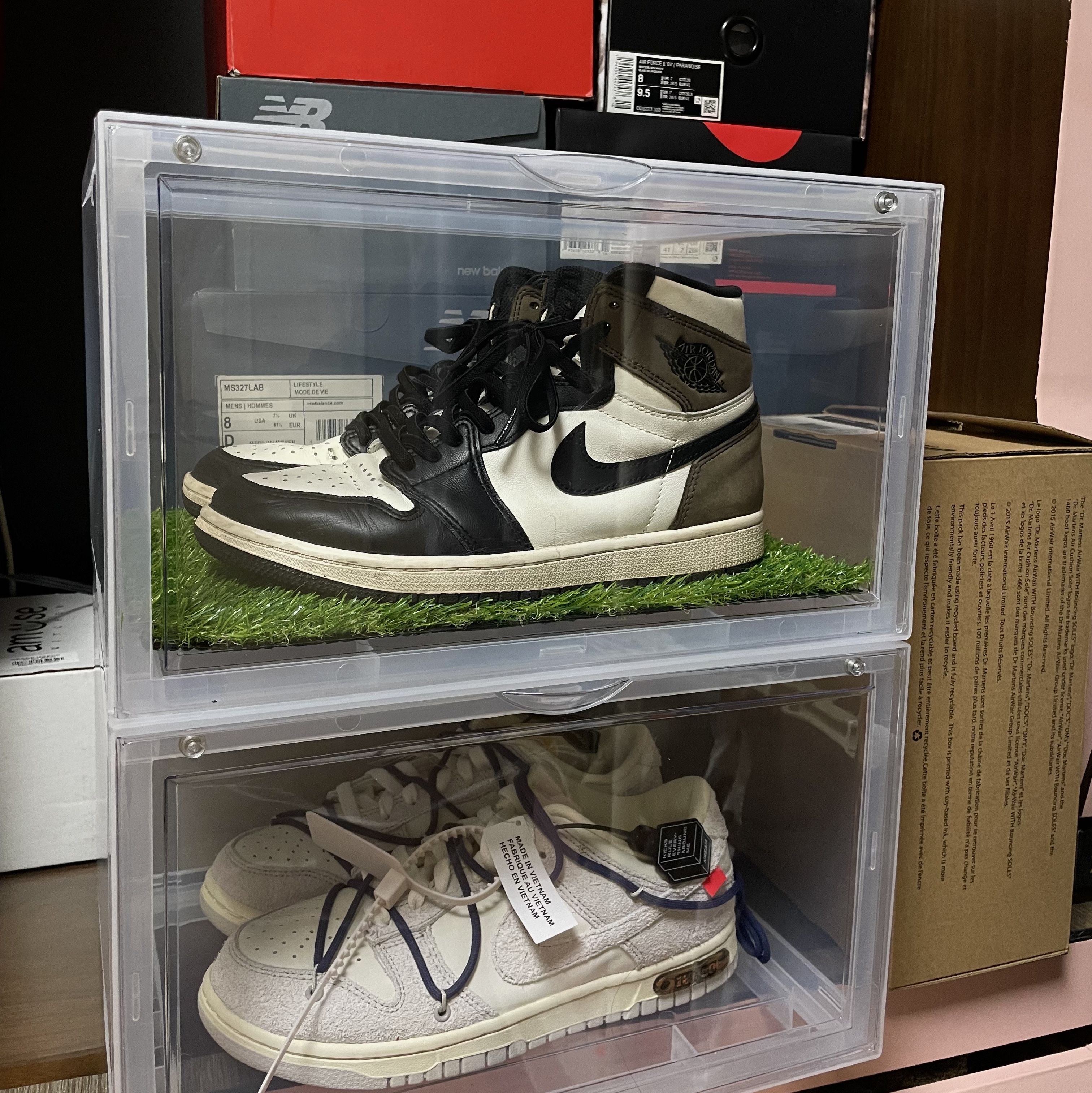 Jordan 1 Retro High OG Black Mocha, Nike x Off-White Dunk Low The 50 - Lot 18 착용 스타일