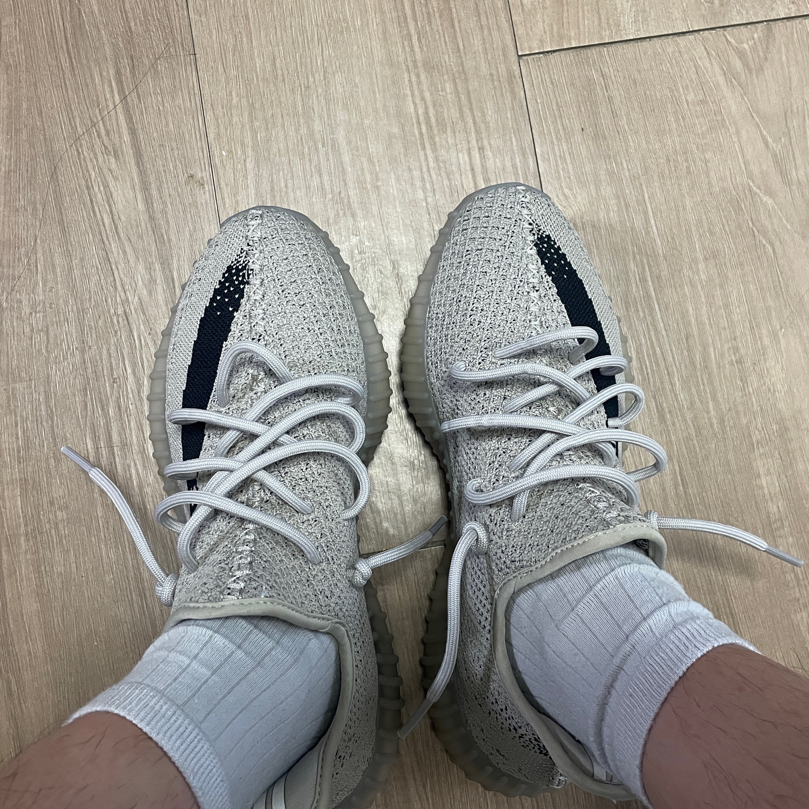 Adidas Yeezy Boost 350 V2 Slate Core Black 2022/2023 착용 스타일