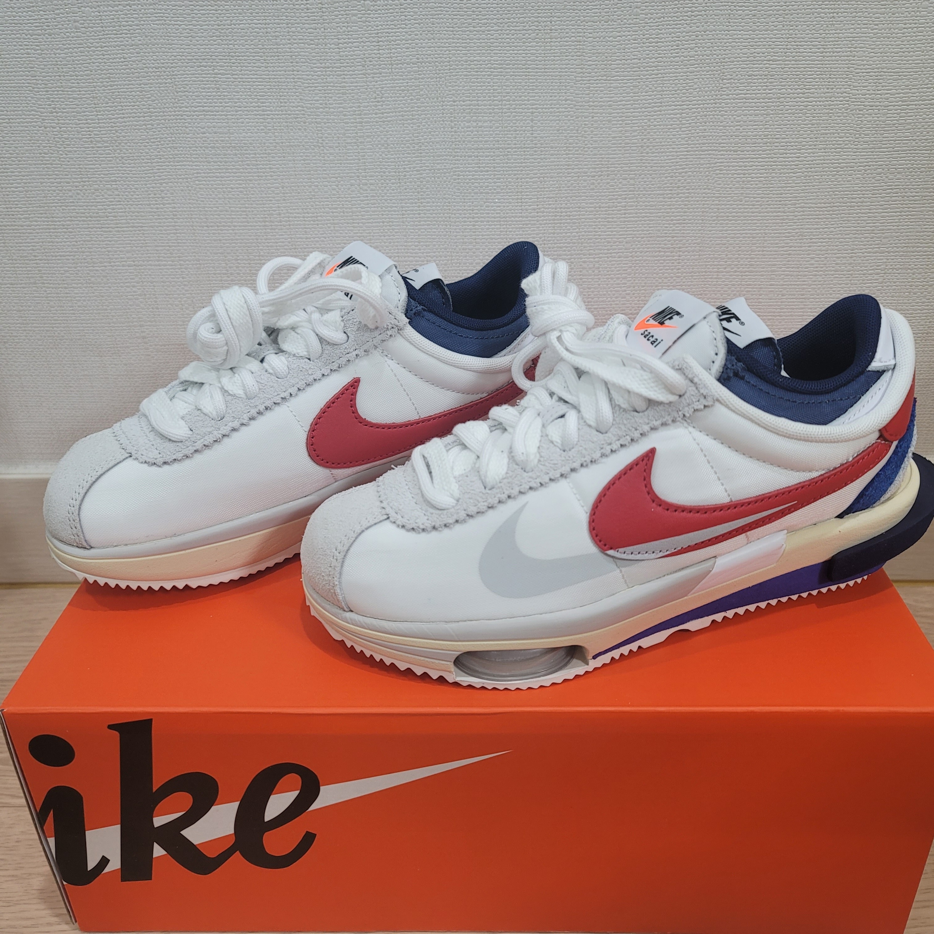 Nike x Sacai Zoom Cortez SP White and University Red 착용 스타일