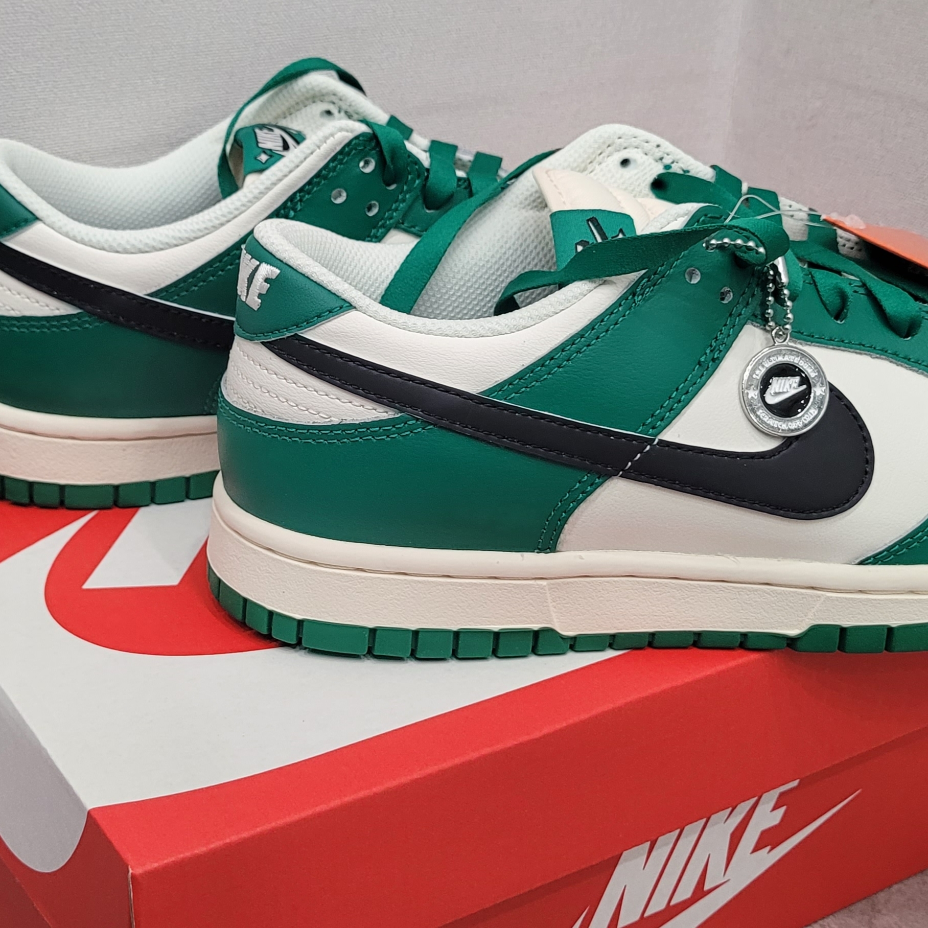 Nike Dunk Low Retro SE Jackpot Malachite 착용 스타일 - 2