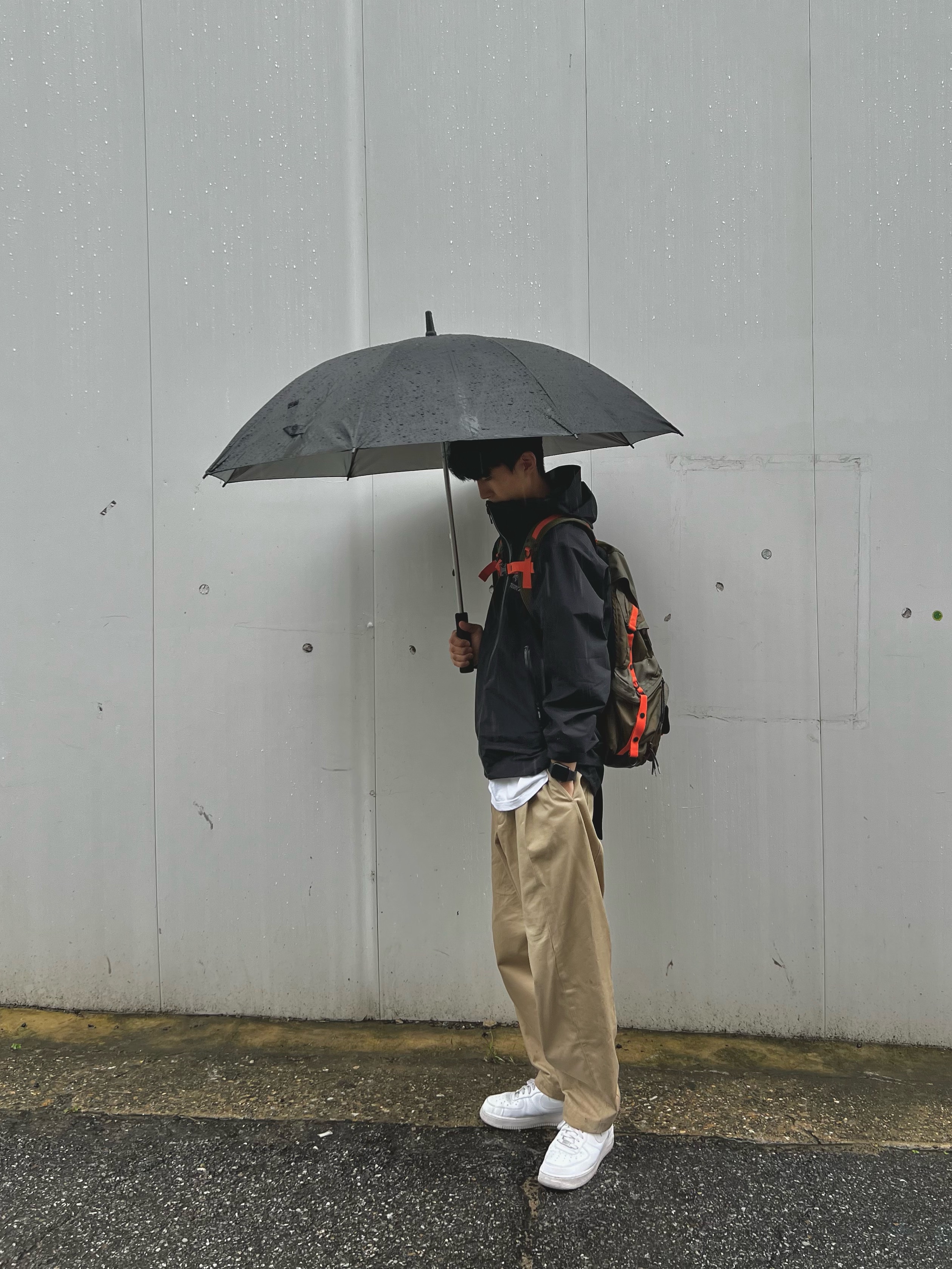 Arc'teryx Zeta SL Jacket Black, Nike Air Force 1 '07 Low White 착용 스타일