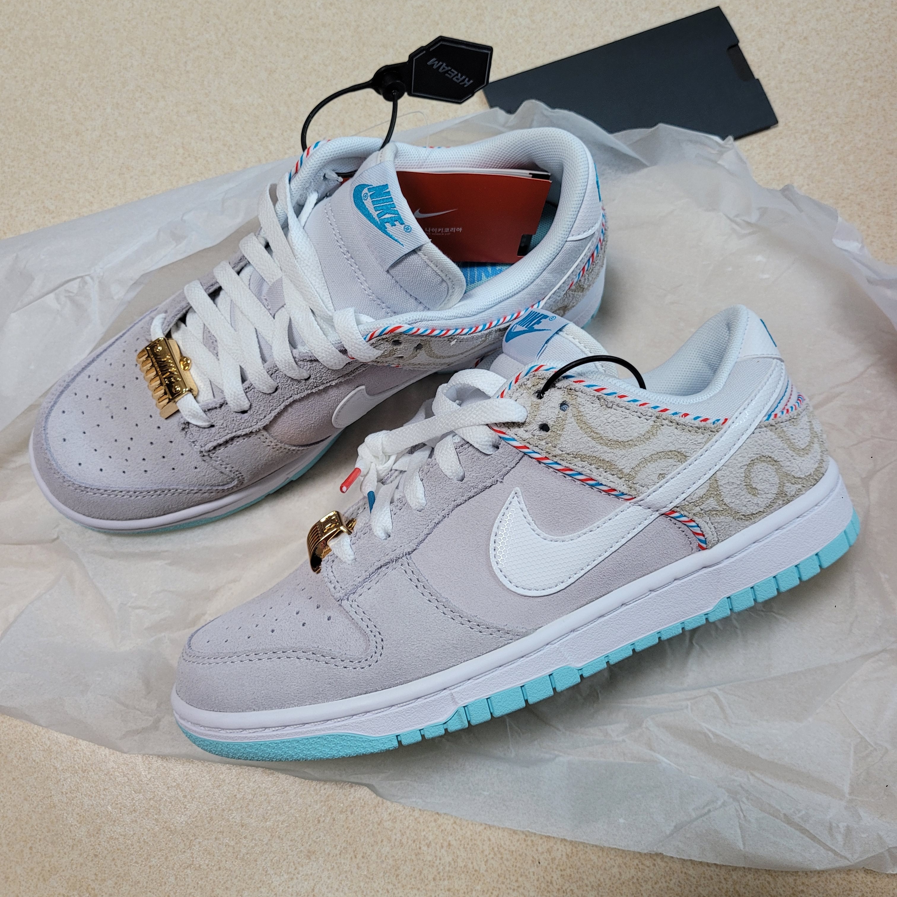 Nike Dunk Low Retro SE Barber Shop Grey 착용 스타일 - 1