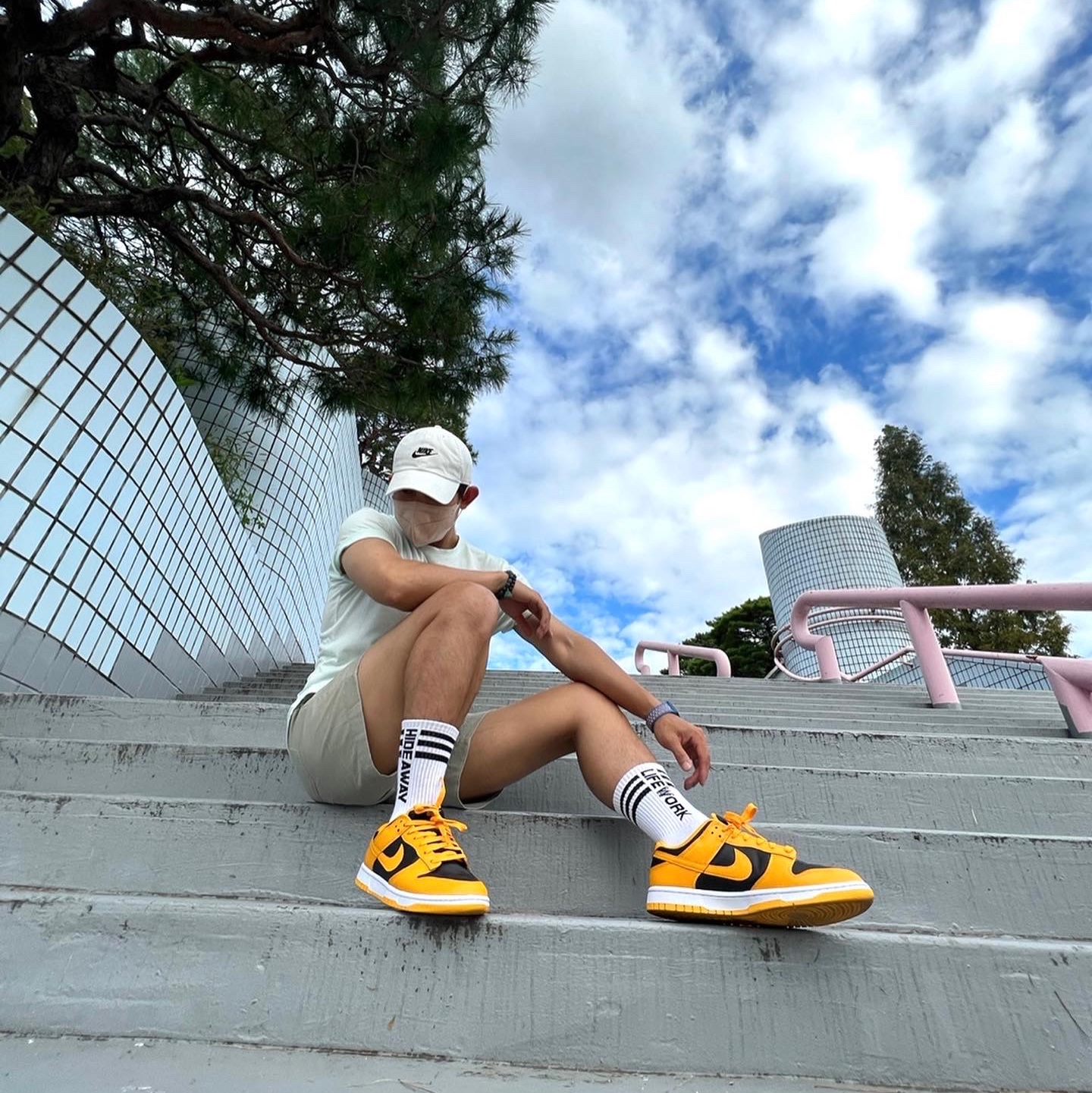 Nike Dunk Low Retro Championship Goldenrod 착용 스타일 - 3