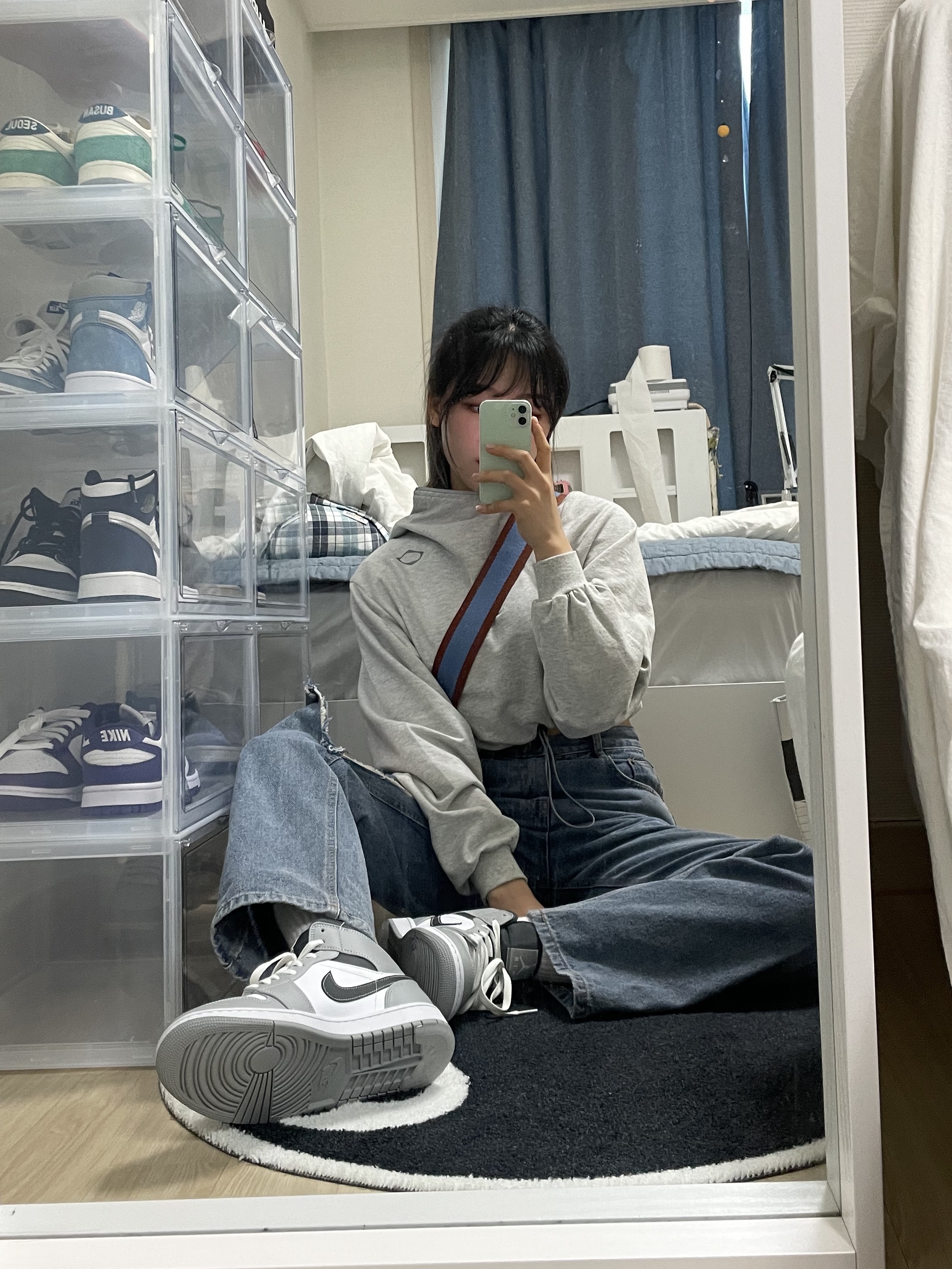 Jordan 1 Mid Light Smoke Grey Anthracite 착용 스타일 - 1