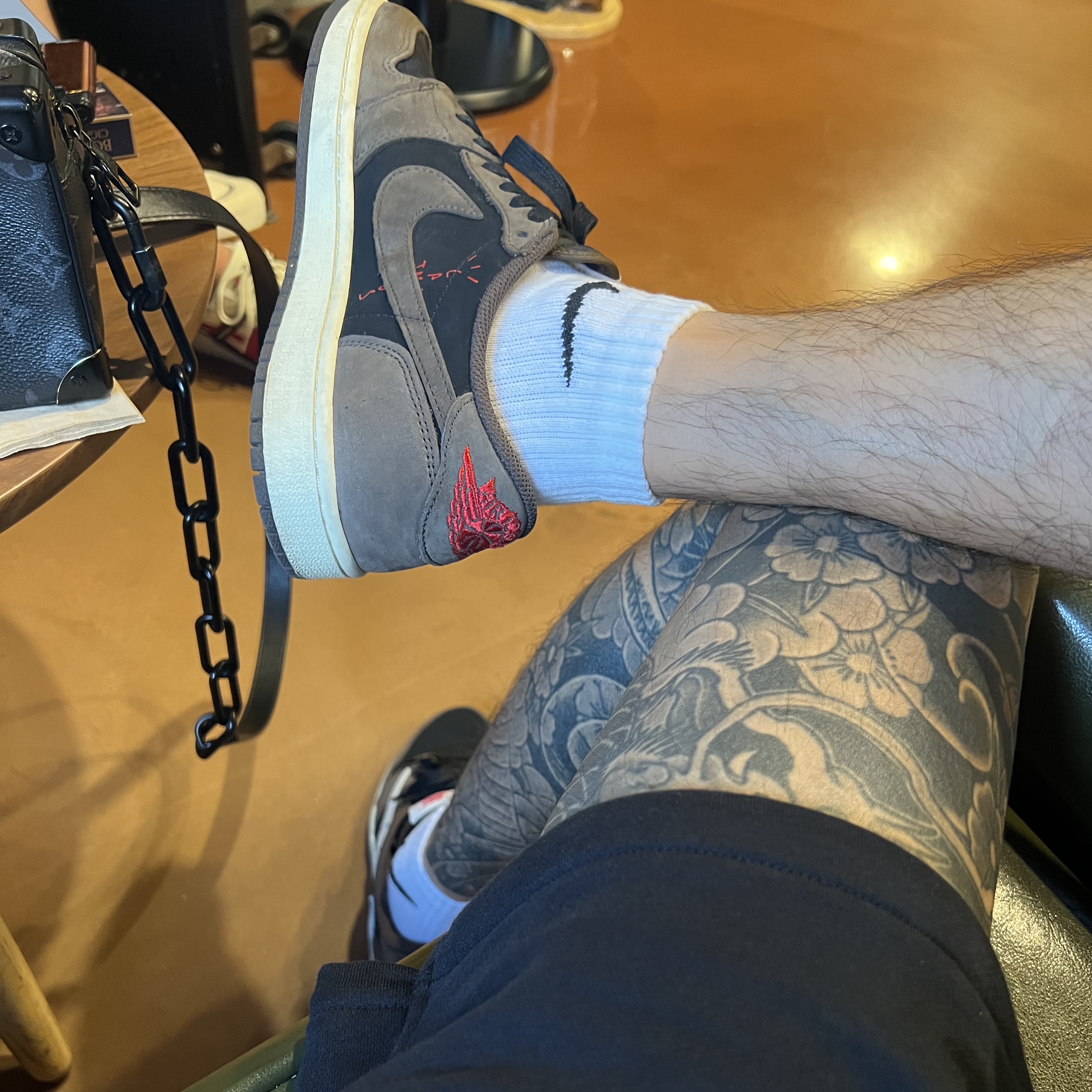 Jordan 1 x Travis Scott Retro Low OG SP Mocha 착용 스타일