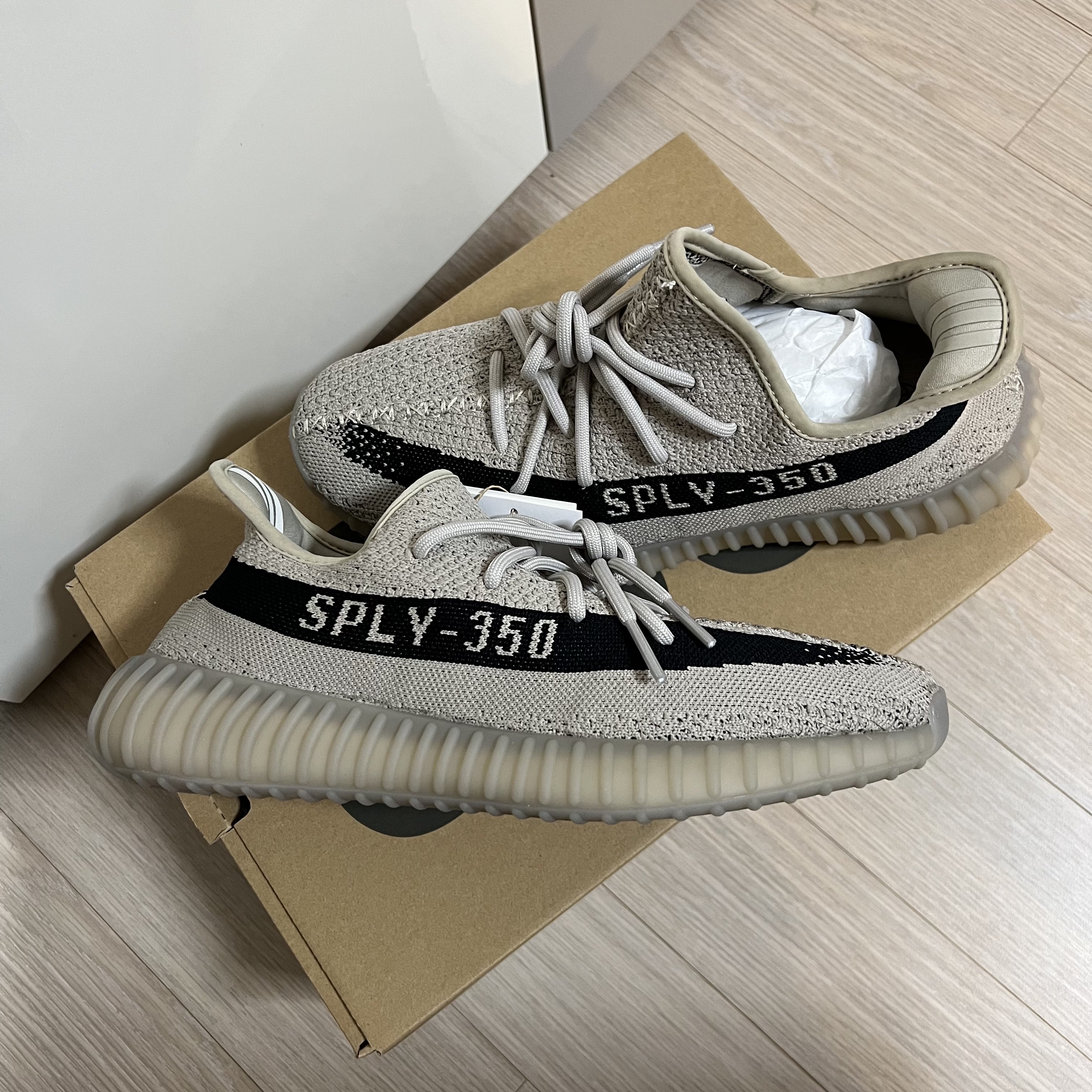 Adidas Yeezy Boost 350 V2 Slate Core Black 2022/2023 착용 스타일