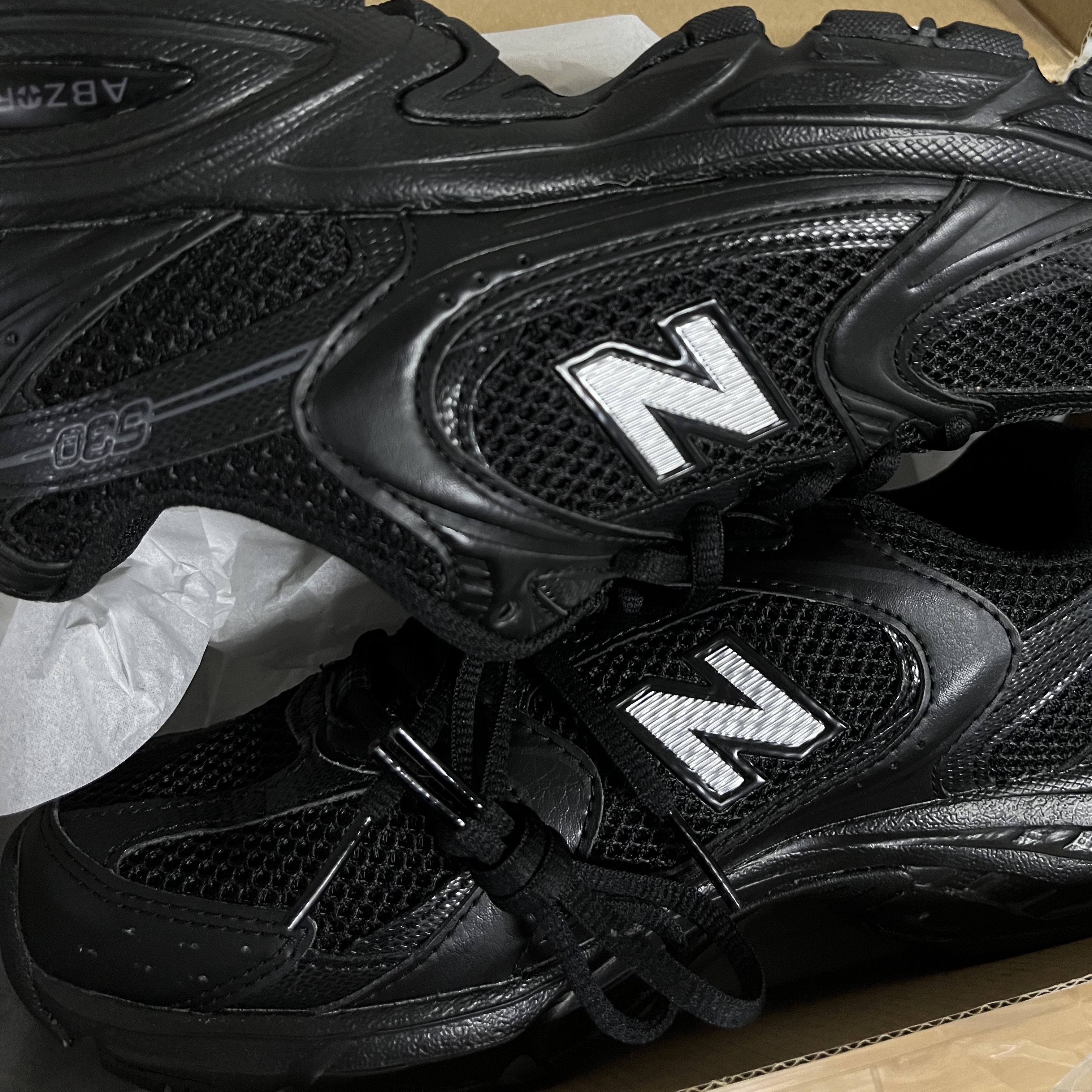 New Balance 530 Black 착용 스타일