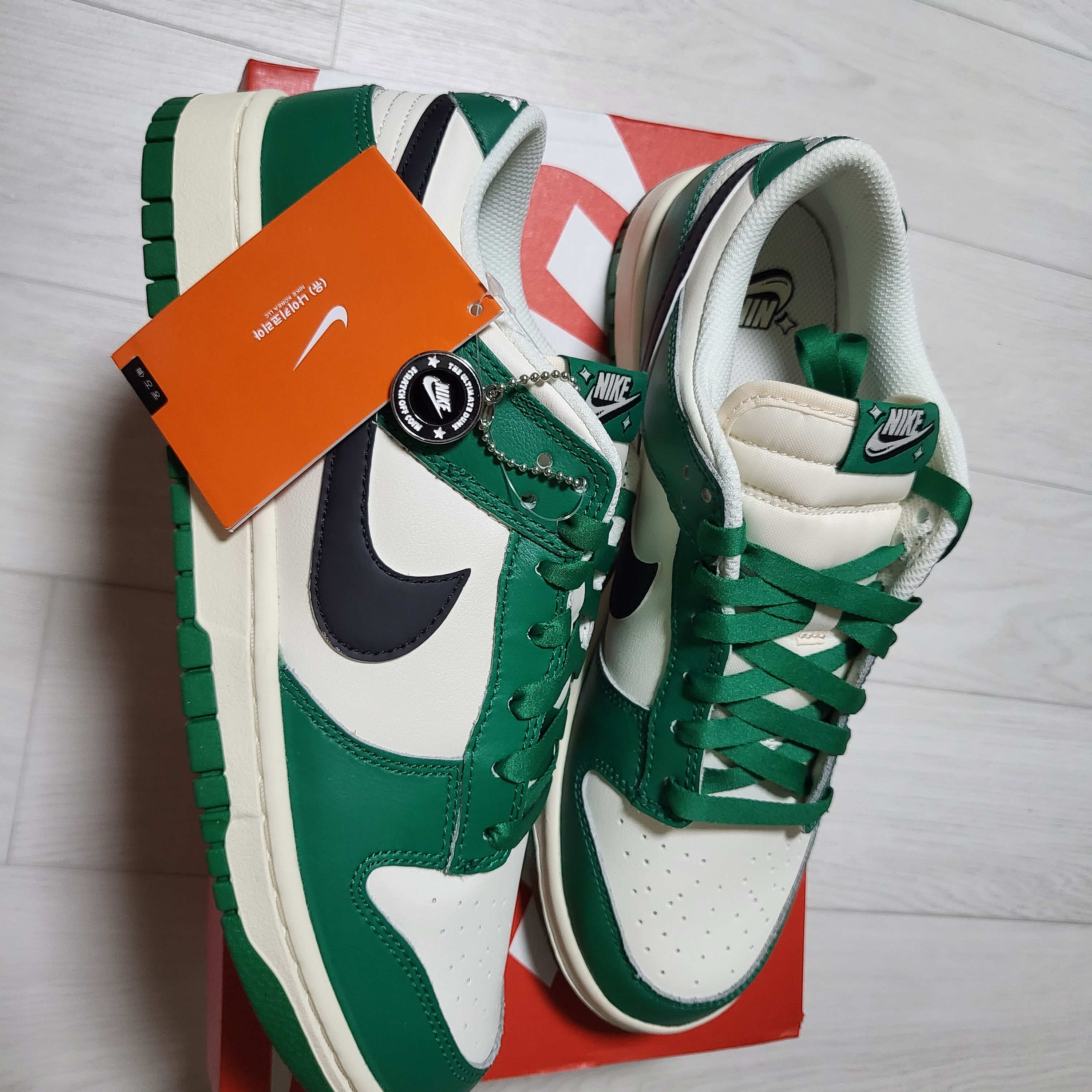 Nike Dunk Low Retro SE Jackpot Malachite 착용 스타일 - 2