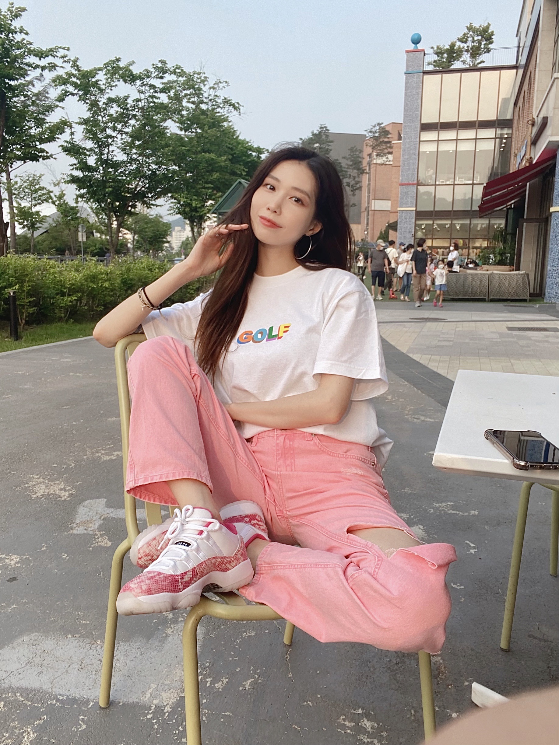 (W) Jordan 11 Retro Low Pink Snakeskin 2019 착용 스타일 - 1