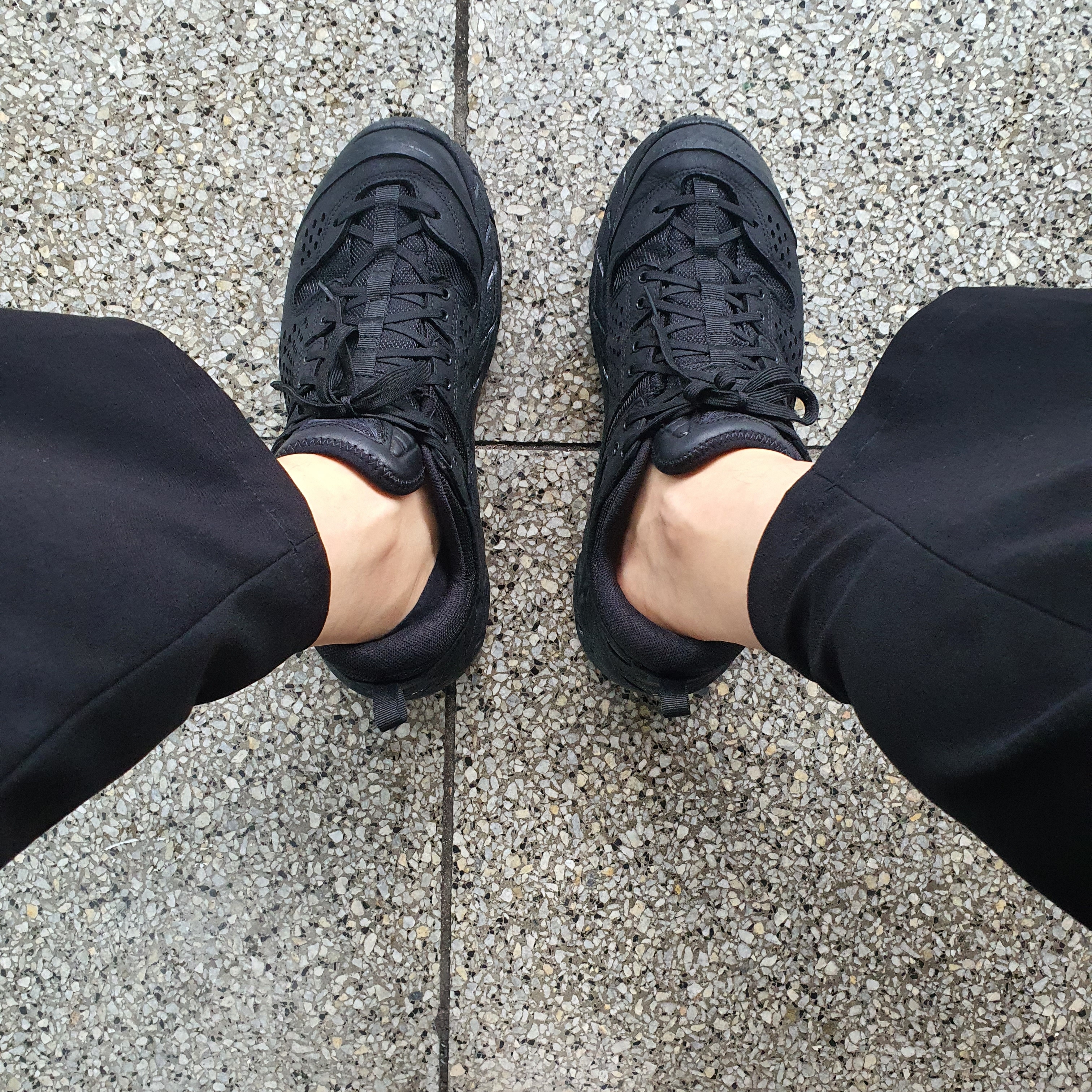 Hoka Tor Ultra Low WP JP Black 착용 스타일 - 1