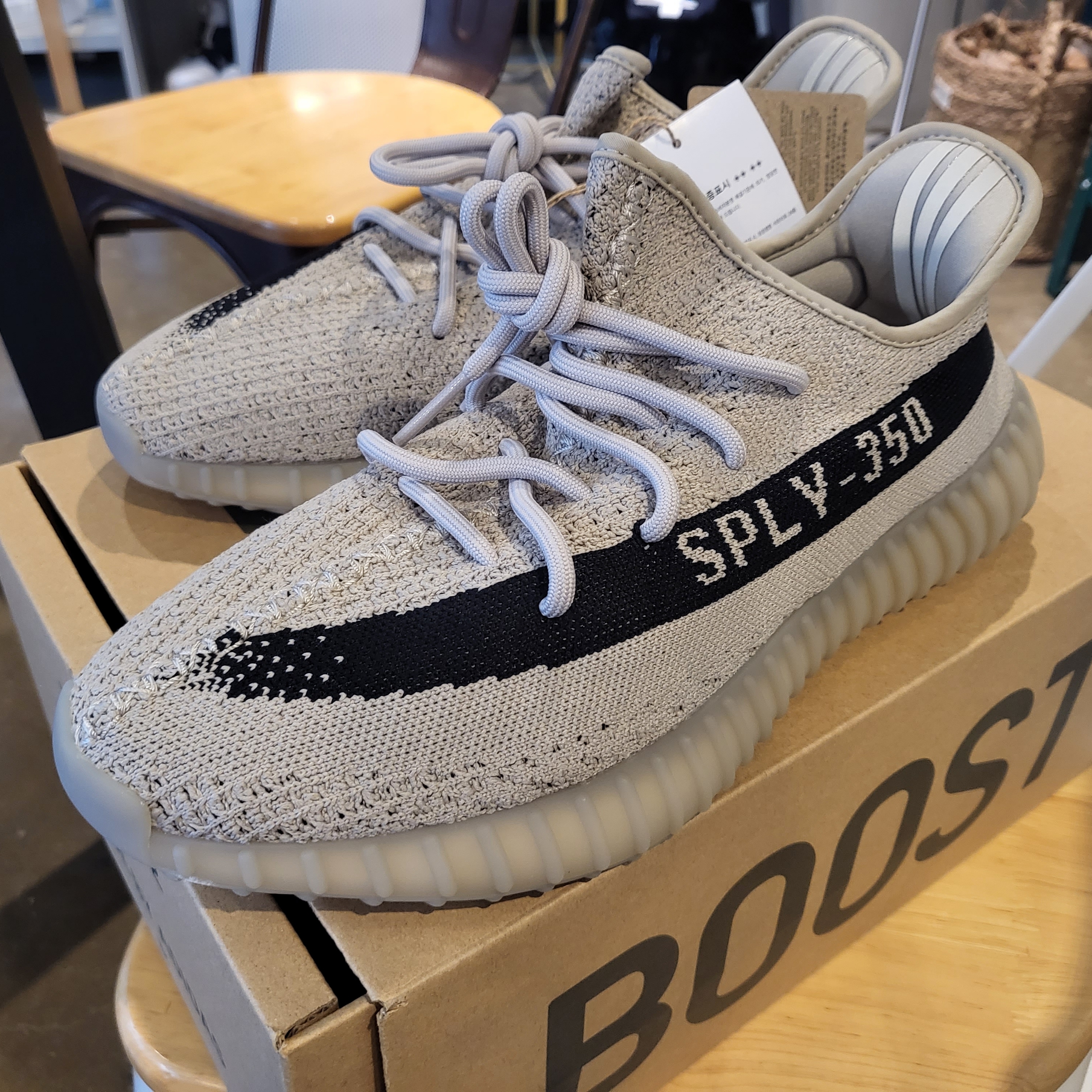Adidas Yeezy Boost 350 V2 Slate Core Black 2022/2023 착용 스타일 - 1