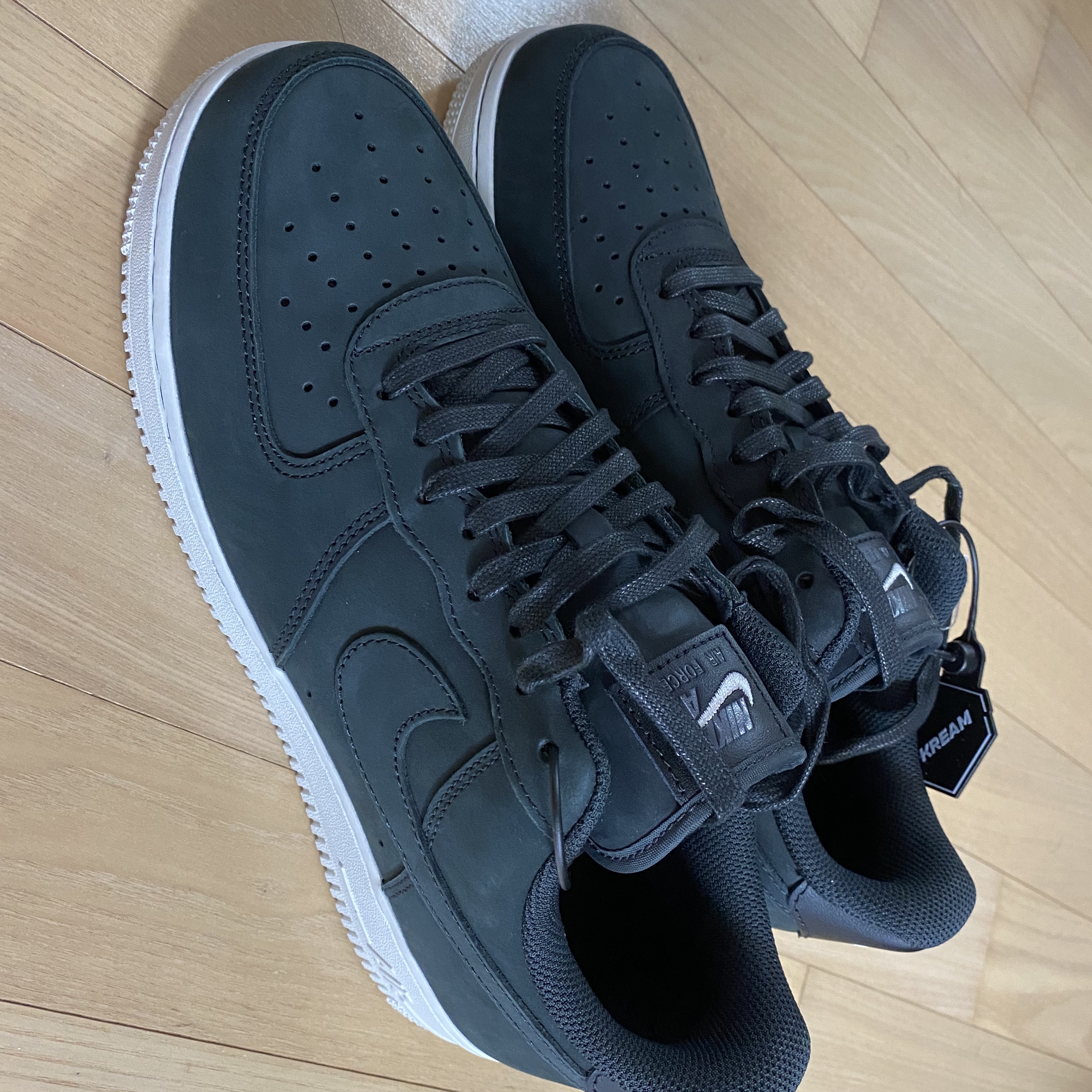 Nike Air Force 1 '07 LX Off Noir 착용 스타일 - 2
