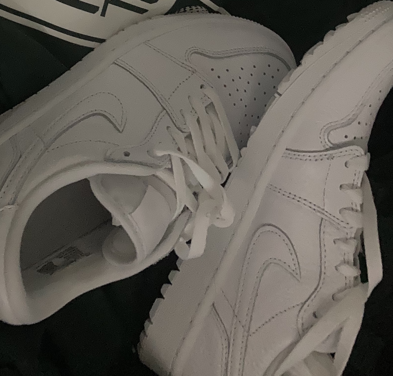 Jordan 1 Low Golf Triple White 착용 스타일 - 5