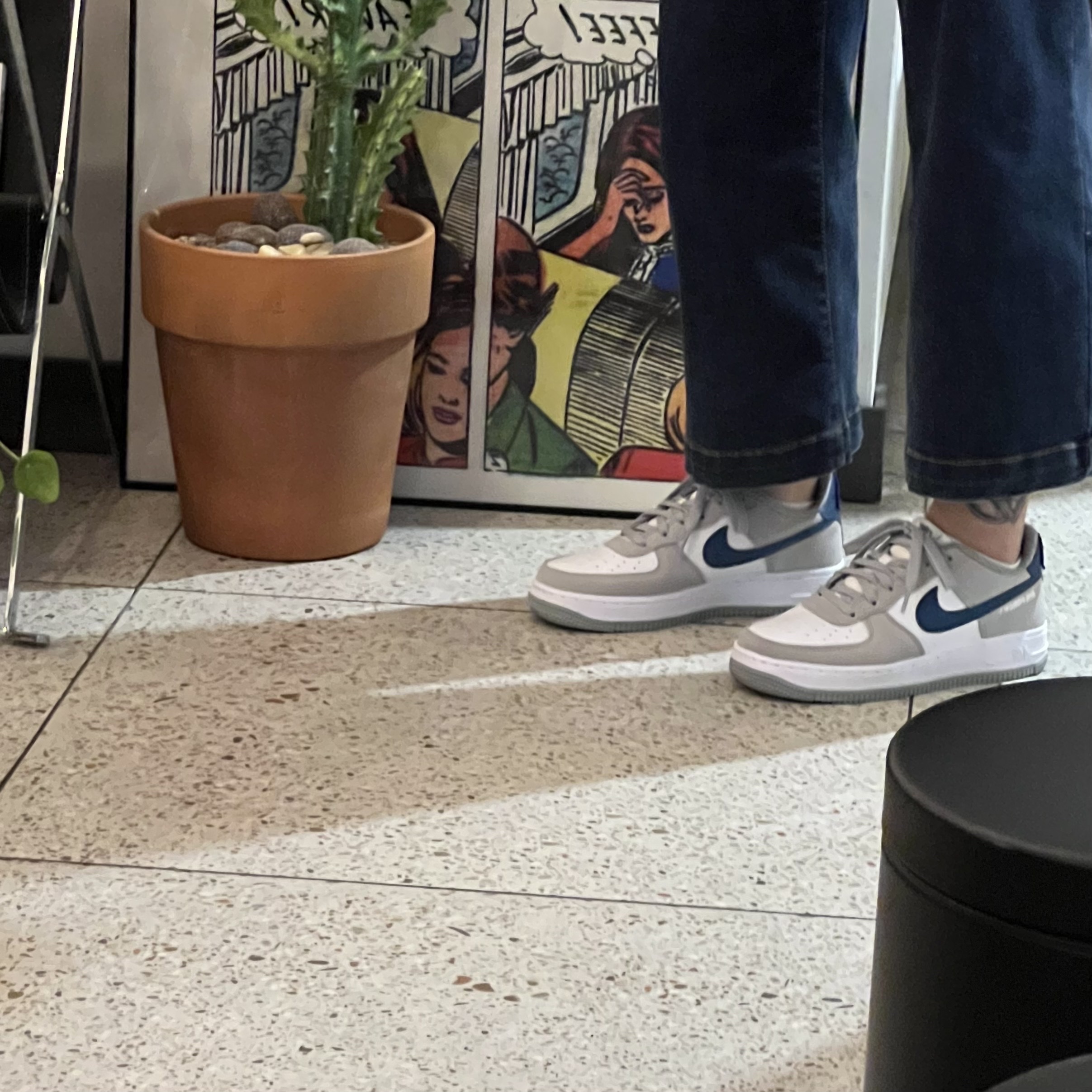 Nike Air Force 1 '07 LV8 Athletic Club Light Smoke Grey Marina, (GS) Nike Air Force 1 LV8 Athletic Club Light Smoke Grey Marina 착용 스타일 - 2