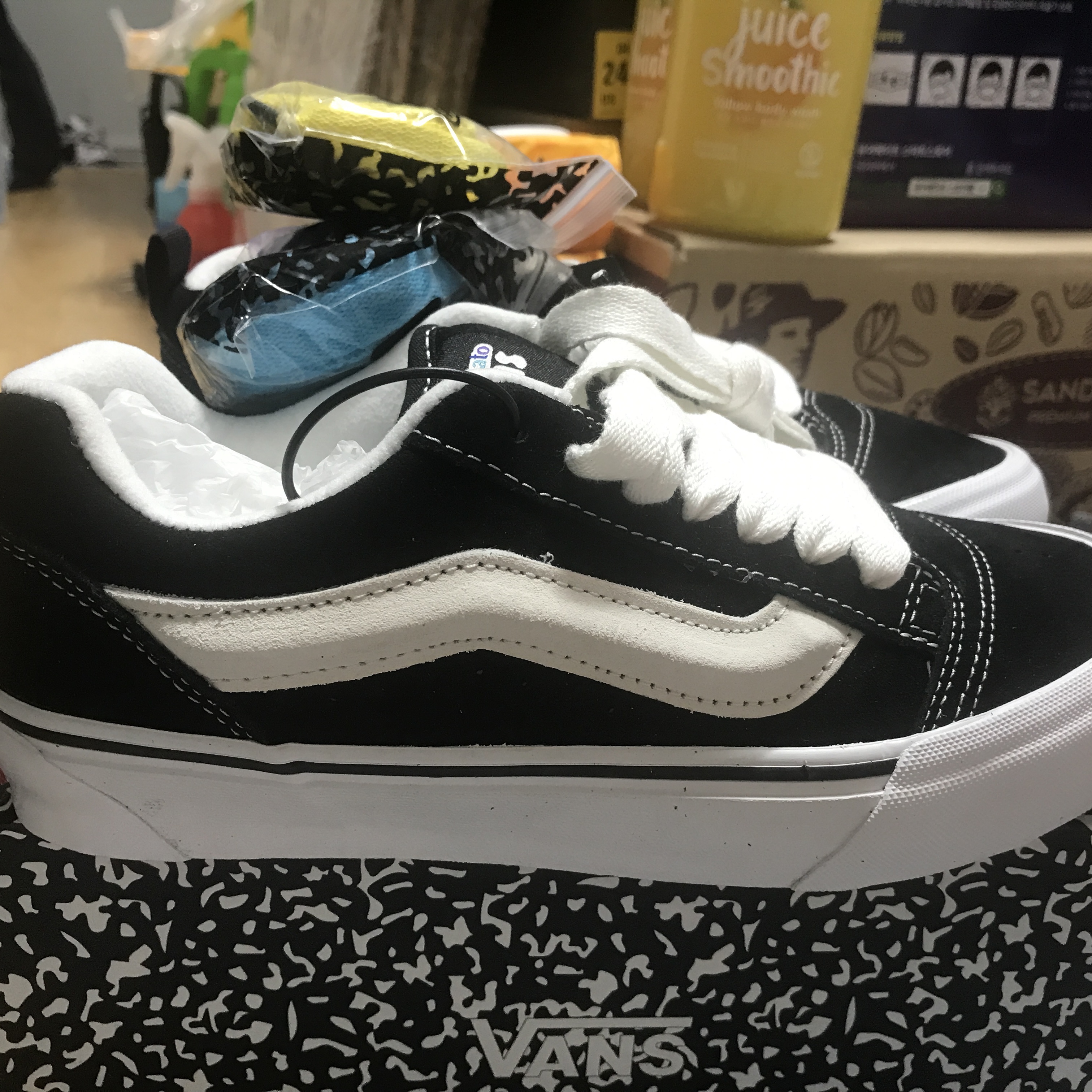 Vans Vault x Imran Potato Knu-Skool VR3 LX Black White 착용 스타일 - 2
