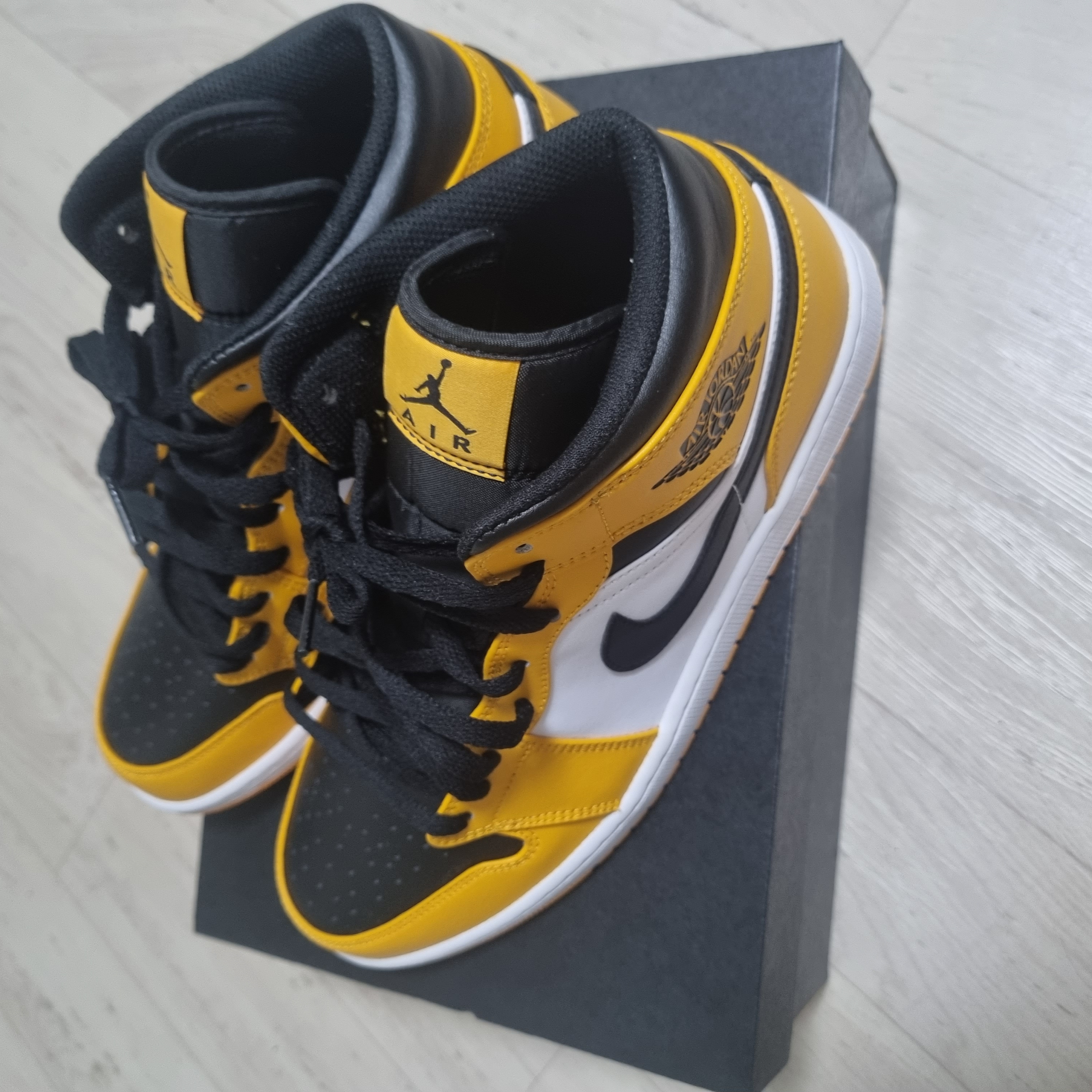 Jordan 1 Mid Taxi 착용 스타일 - 3