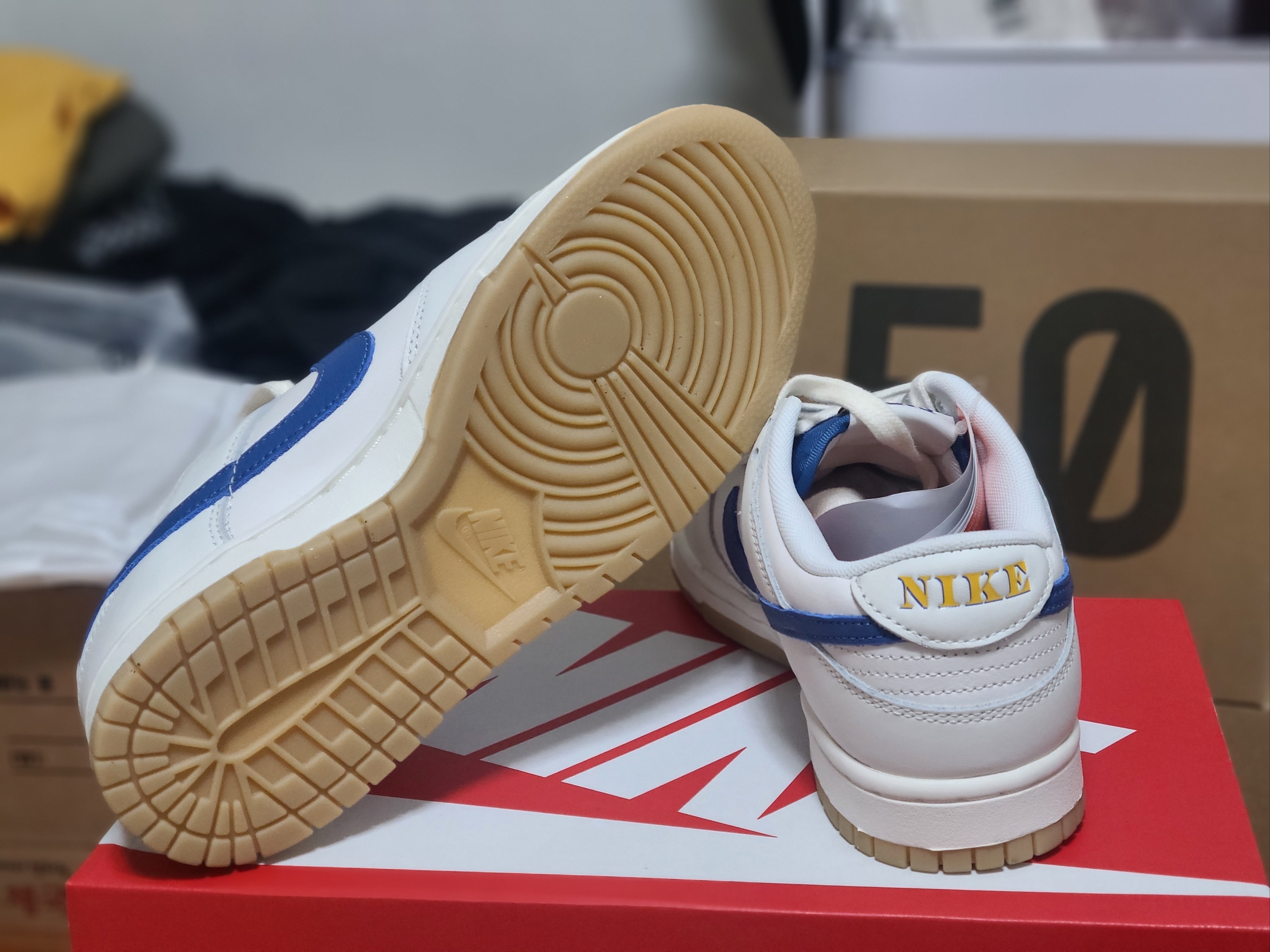 Nike Dunk Low SE Sail Dark Marina Blue 착용 스타일 - 2