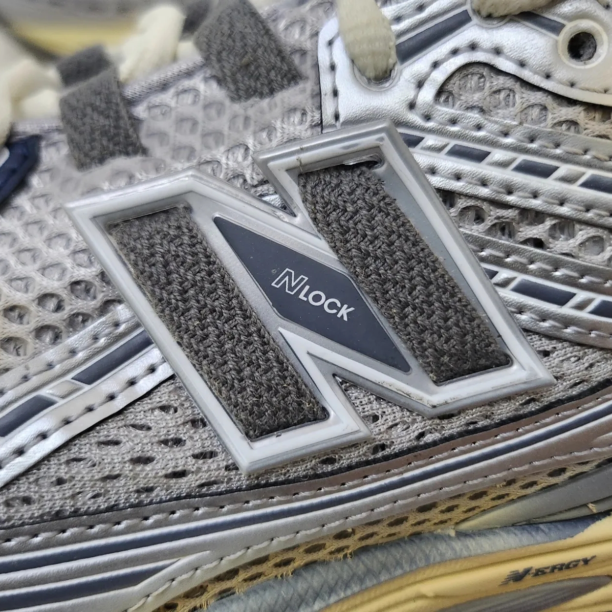 New Balance x Thisisneverthat 1906R 2022 Downtown Run 착용 스타일 - 3