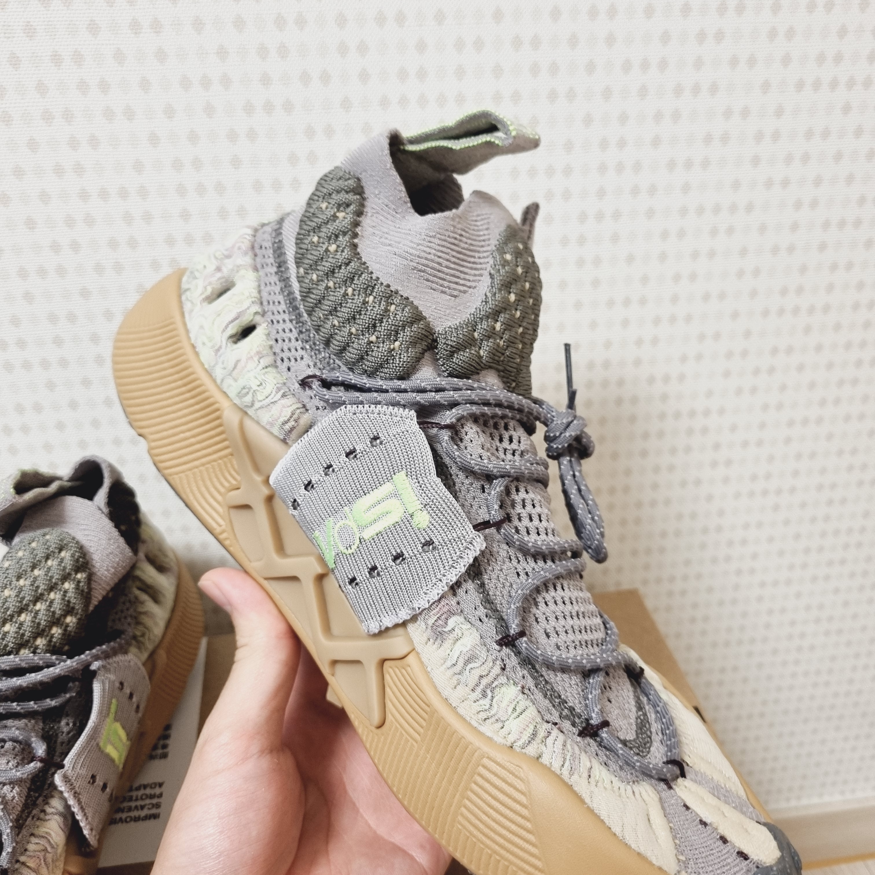 Nike ISPA Sense Flyknit Enigma Stone and Seafoam 착용 스타일 - 3