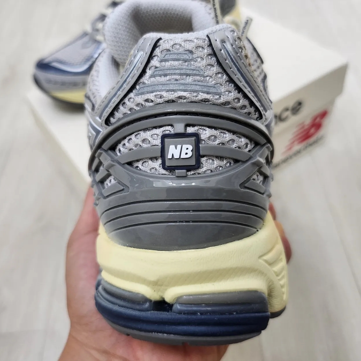 New Balance x Thisisneverthat 1906R 2022 Downtown Run 착용 스타일 - 4