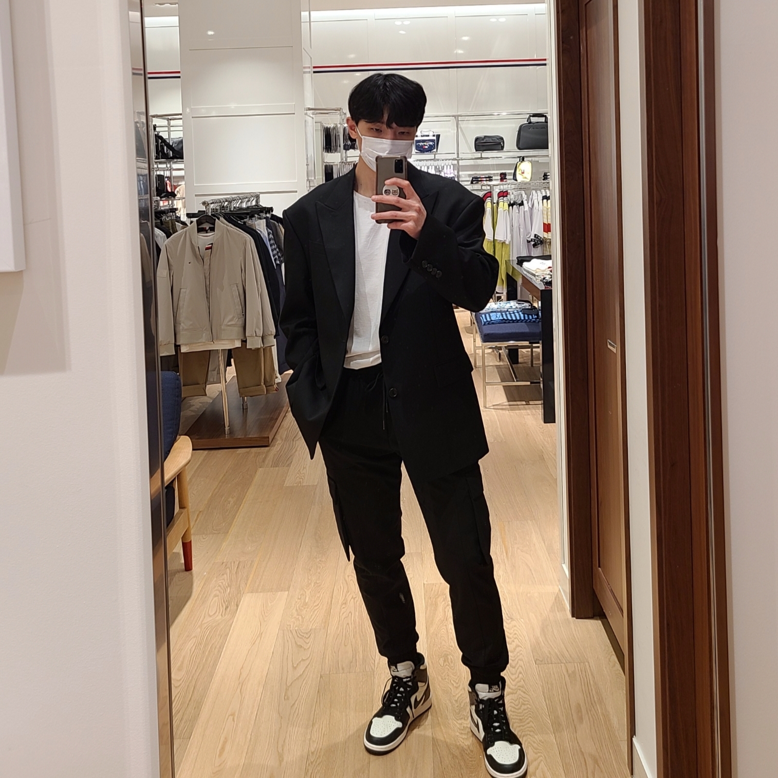 Jordan 1 Retro High OG Black Mocha 착용 스타일 - 4