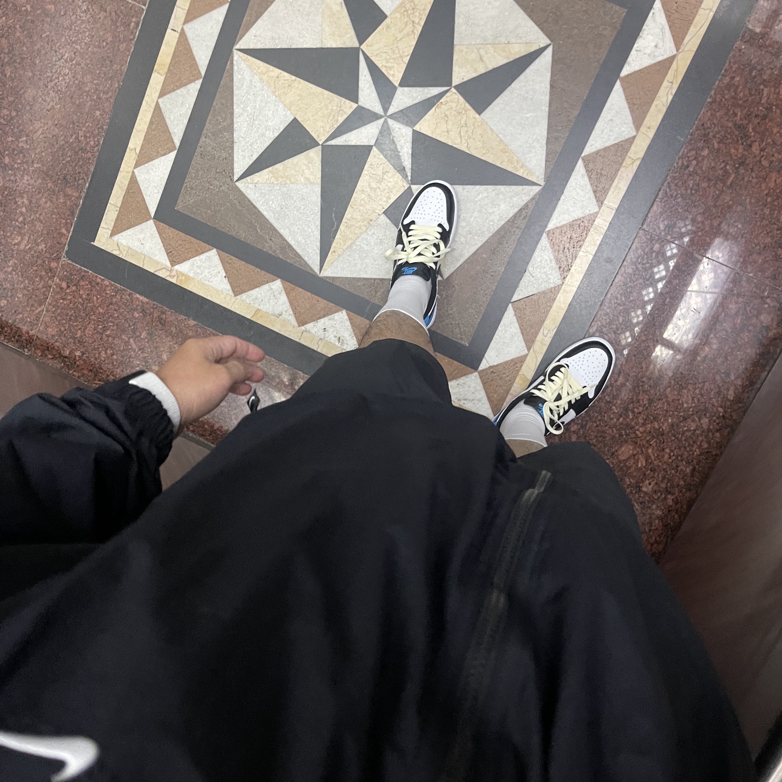 Nike NRG Solo Swoosh Woven Track Jacket Black - Asia, Jordan 1 Retro Low OG Black and Dark Powder Blue 착용 스타일