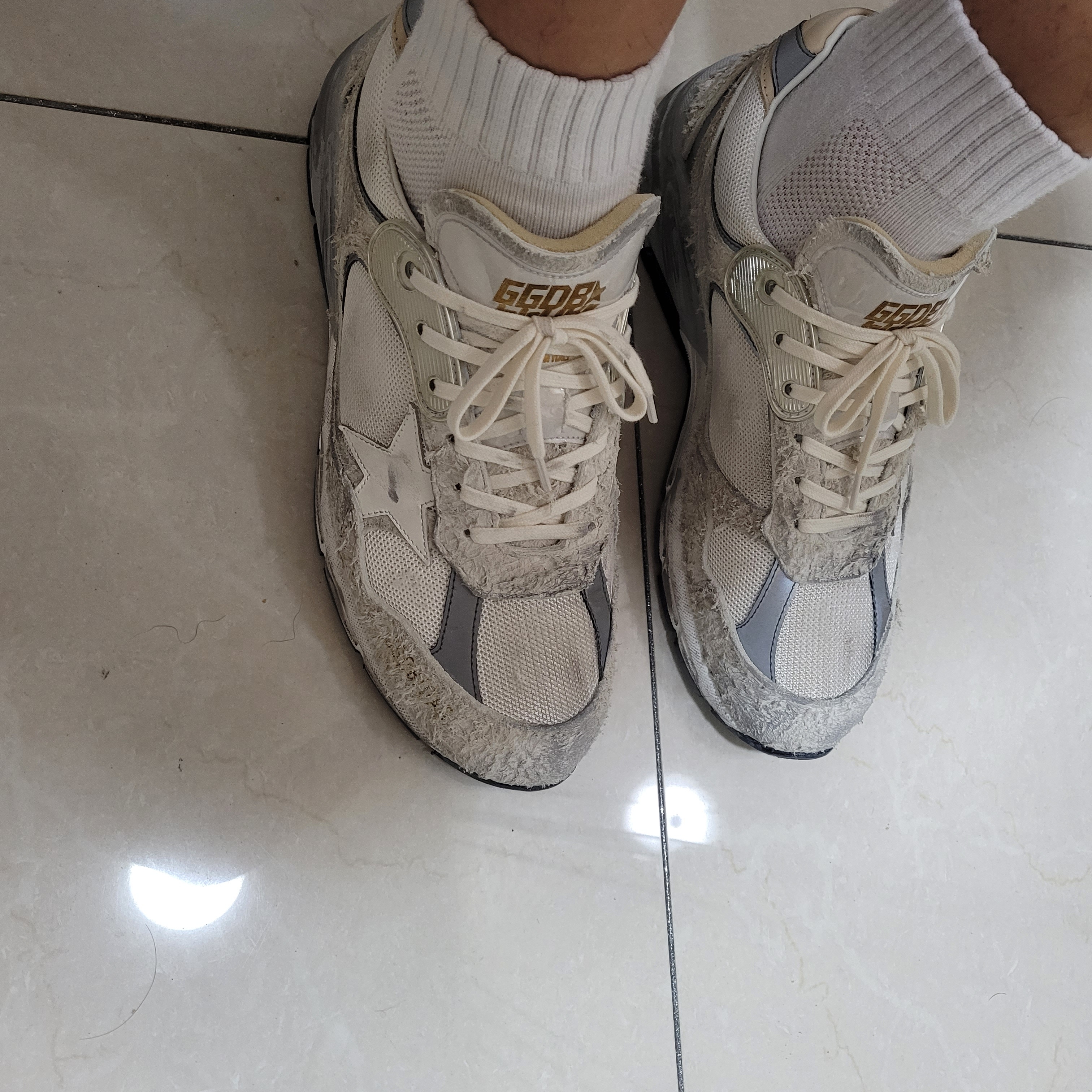 New Balance 992 Made in USA Grey - D Standard, Golden Goose Dad-Star Sneakers White Silver 착용 스타일 - 2