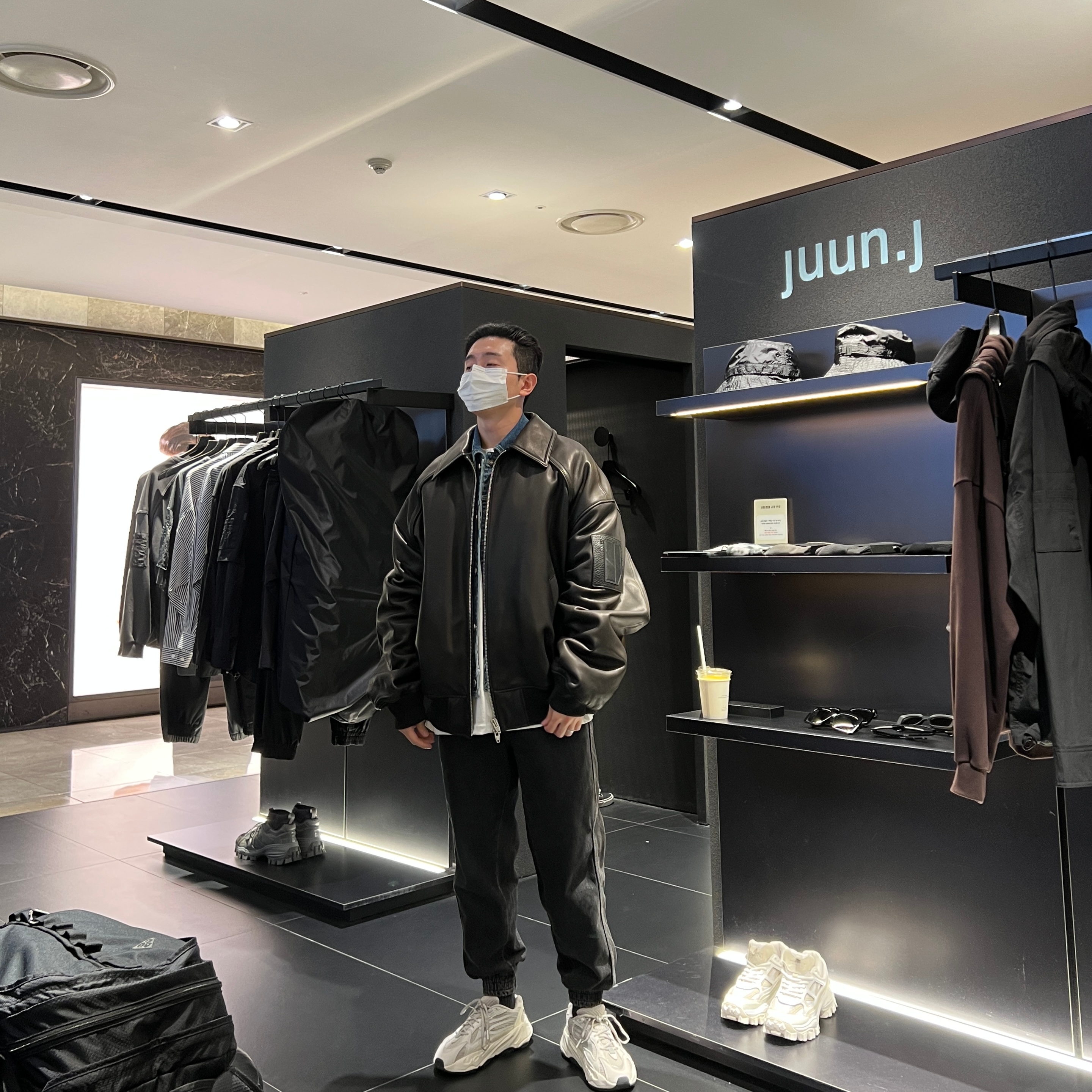 Adidas Yeezy Boost 700 V2 Static 2022, Juun.J Detail Track Jogger Denim Pants Black - 22SS 착용 스타일 - 1