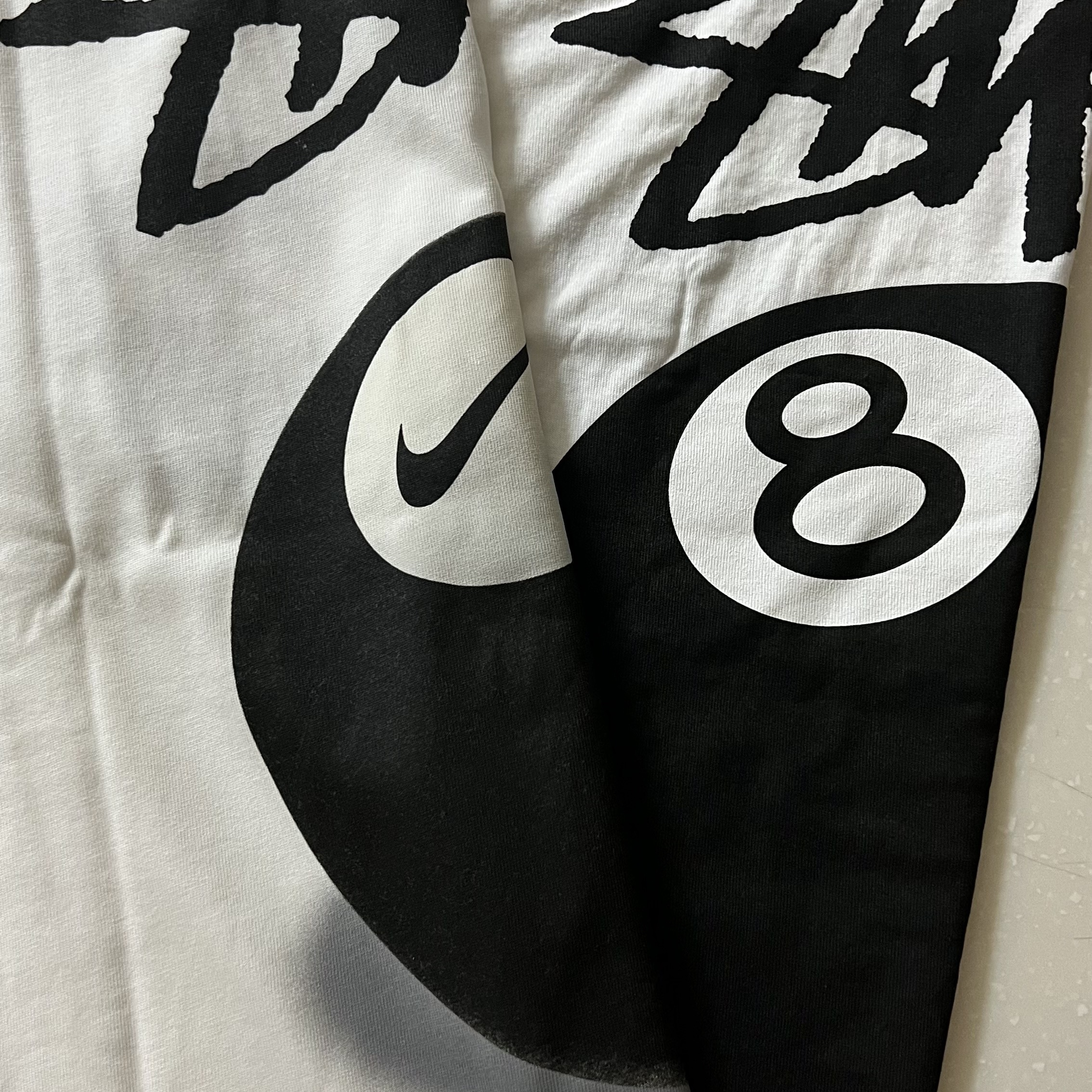 Nike x Stussy NRG FL SS 8 Ball T-Shirt White (DO9322-100), Stussy 8 Ball T-Shirt White - 22SS 착용 스타일