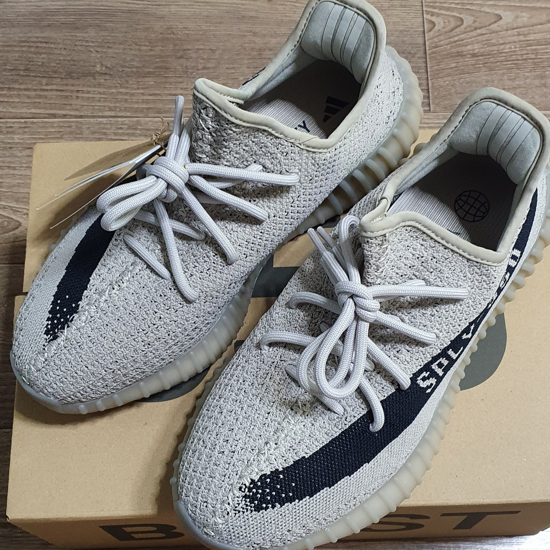 Adidas Yeezy Boost 350 V2 Slate Core Black 2022/2023 착용 스타일