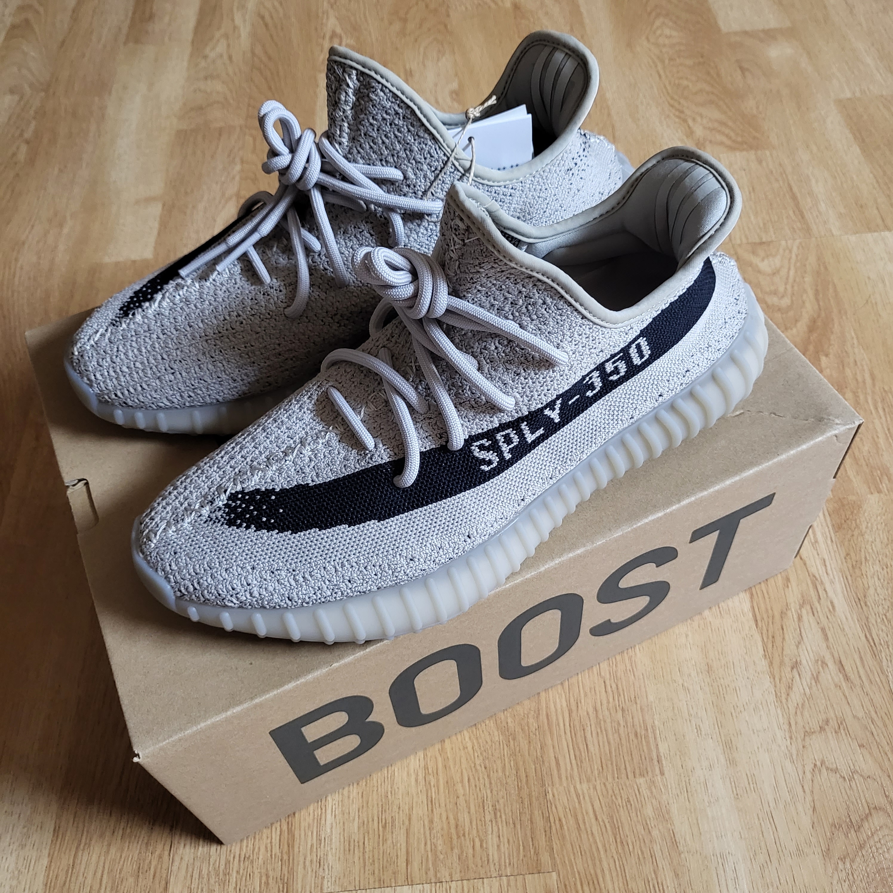 Adidas Yeezy Boost 350 V2 Slate Core Black 2022/2023 착용 스타일 - 2