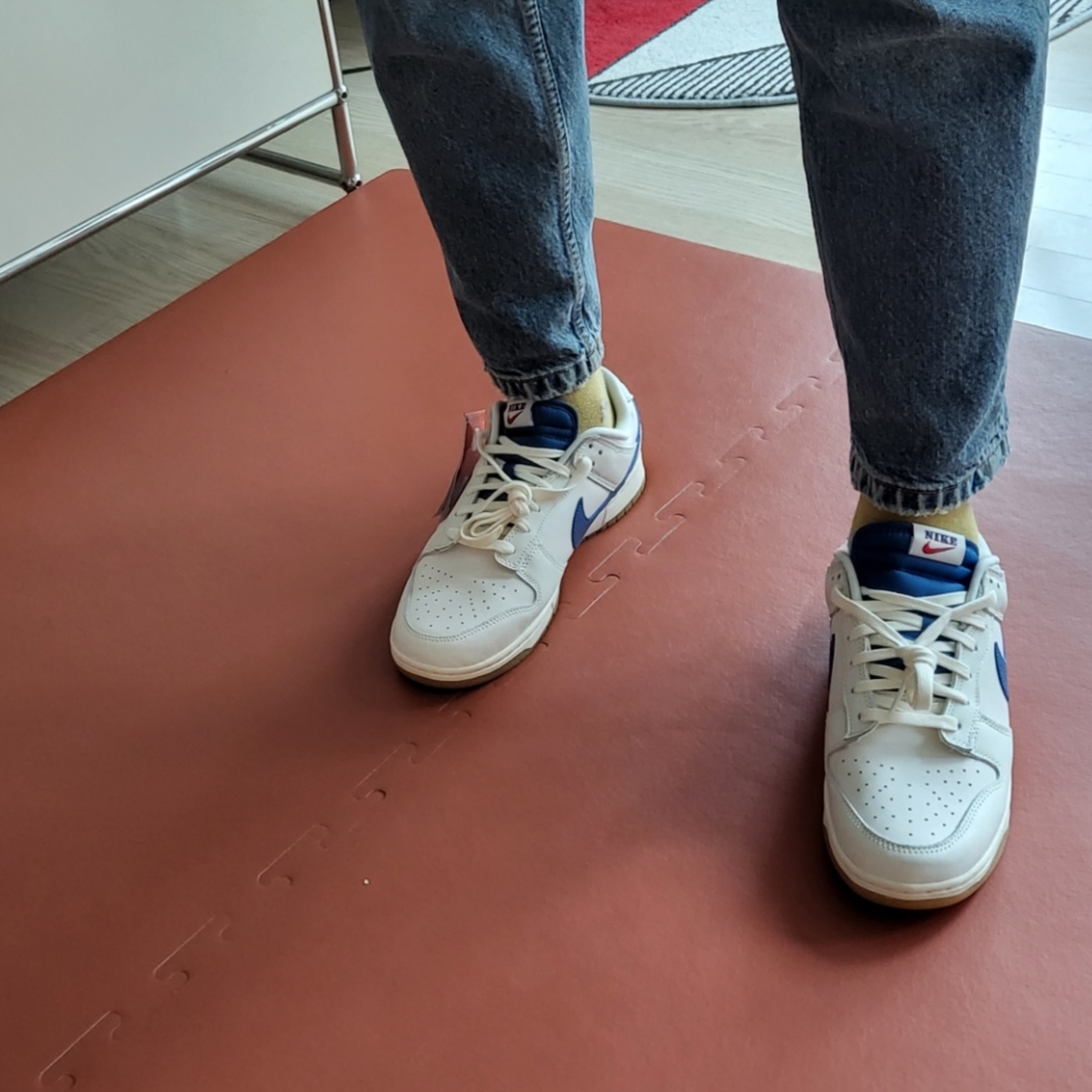 Nike Dunk Low SE Sail Dark Marina Blue 착용 스타일 - 2