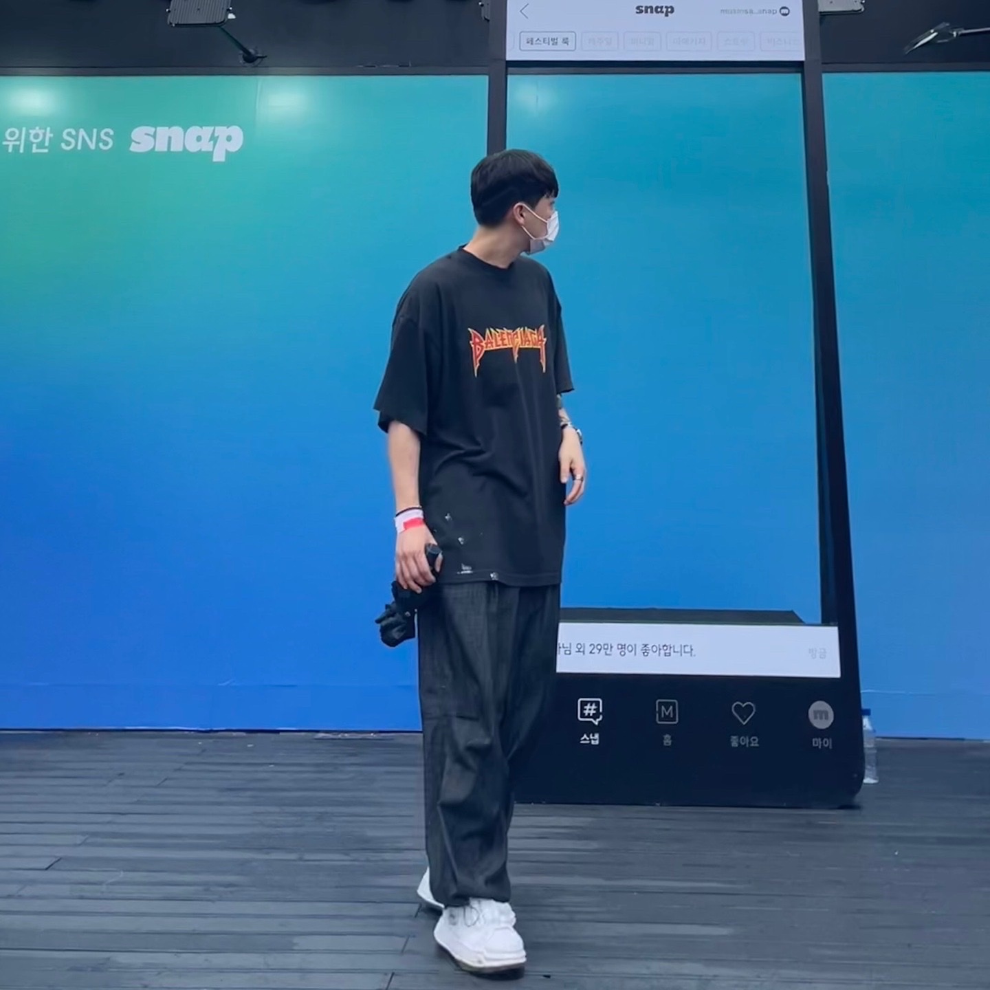 Maison Mihara Yasuhiro Blakey OG Sole Canvas Low-top Sneakers White, Balenciaga Metal Oversized Fit T-Shirt Black Vintage 착용 스타일 - 1