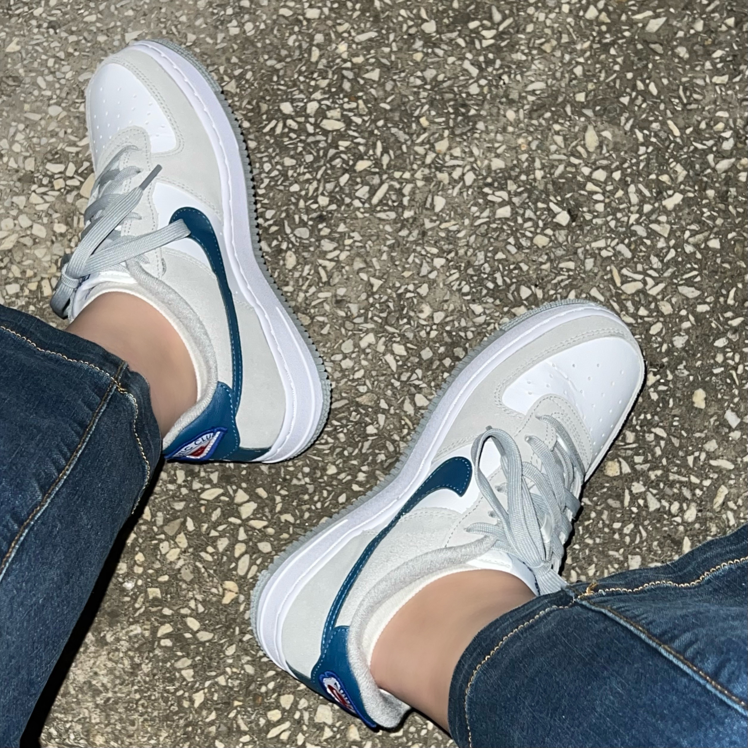 Nike Air Force 1 '07 LV8 Athletic Club Light Smoke Grey Marina, (GS) Nike Air Force 1 LV8 Athletic Club Light Smoke Grey Marina 착용 스타일 - 1