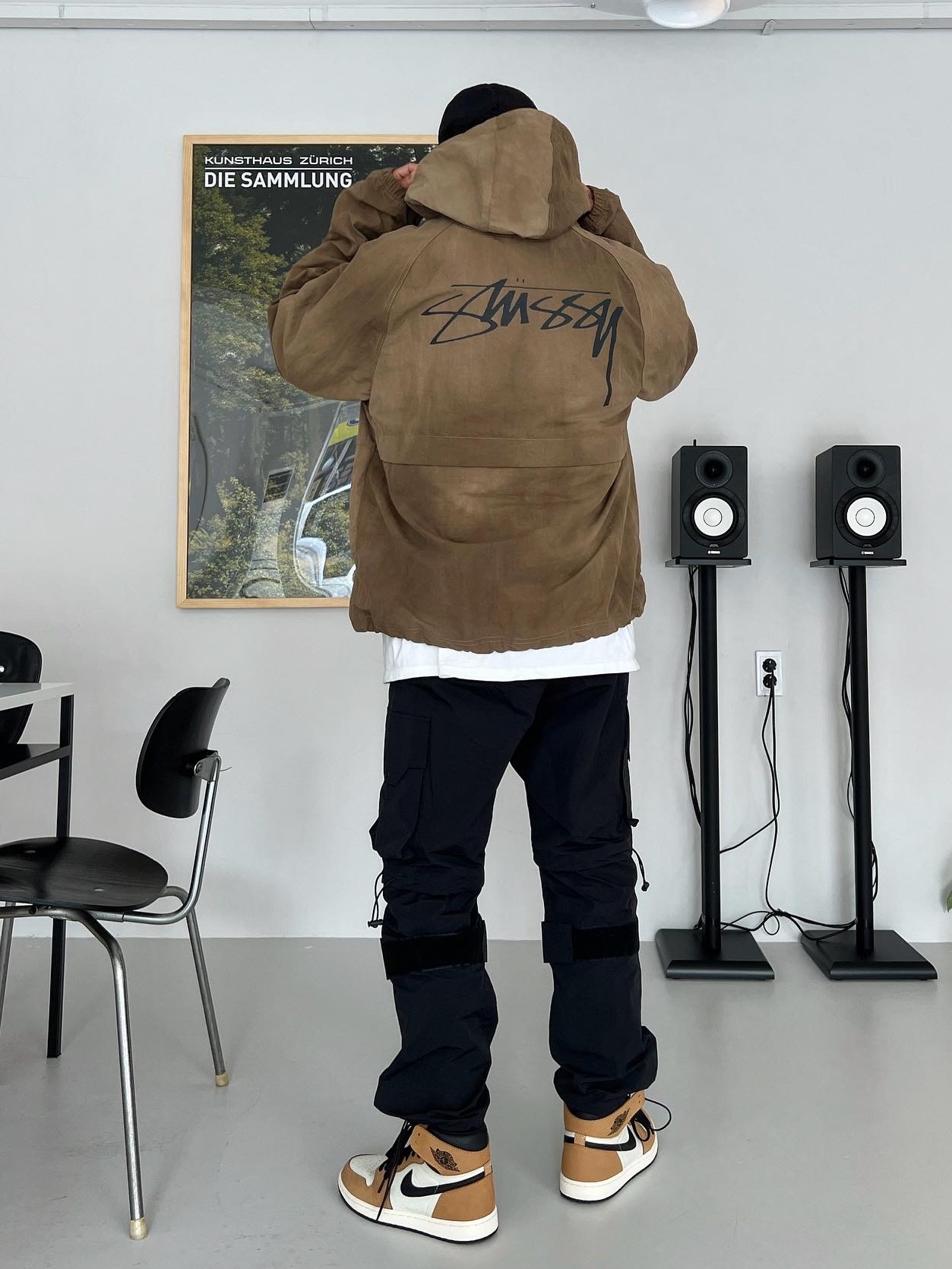 Stussy Wave Dye Beach Shell Jacket Brown, Jordan 1 Retro High Rookie of the Year 착용 스타일 - 1