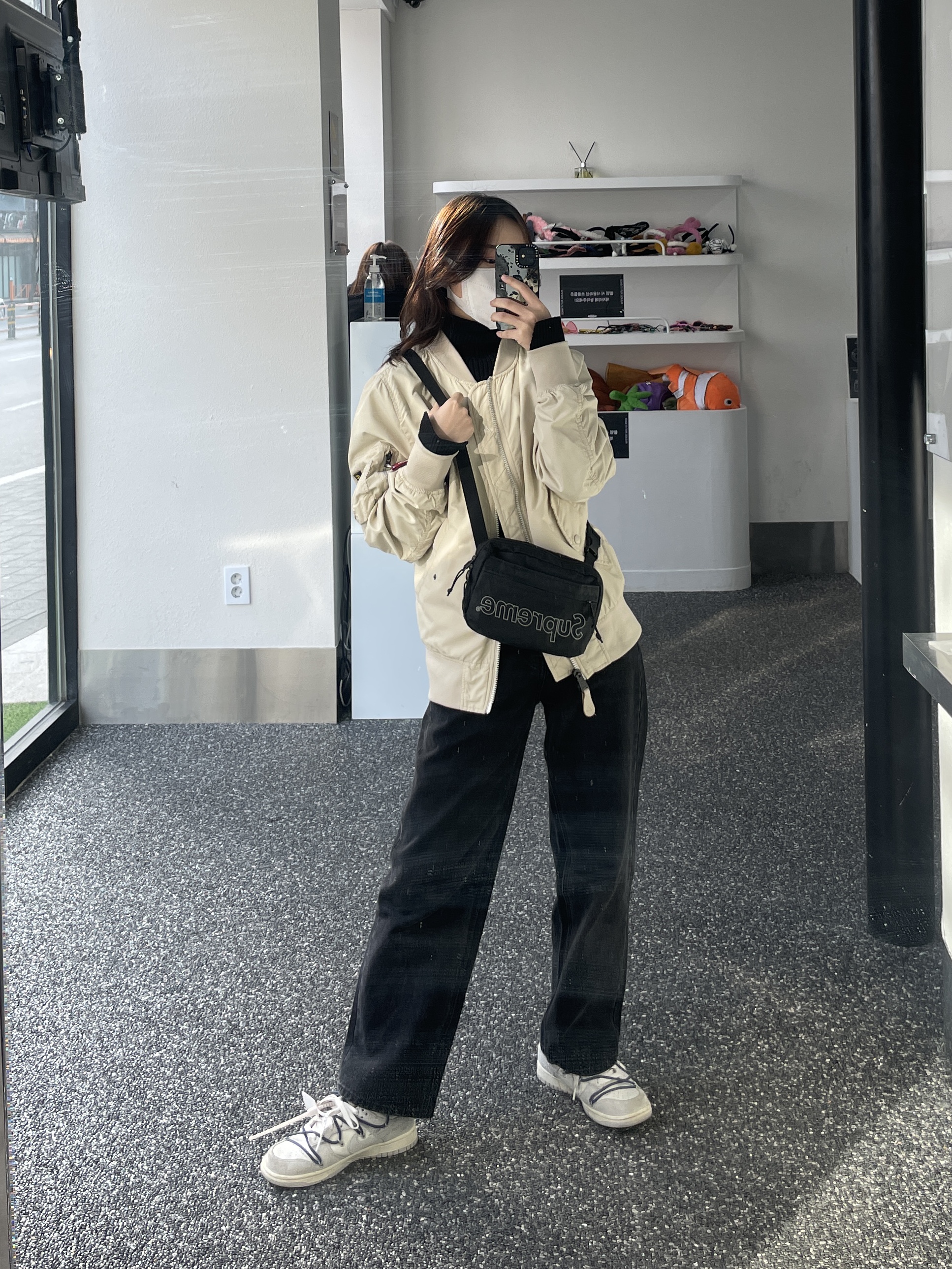 Supreme Shoulder Bag Black - 18FW, Nike x Off-White Dunk Low The 50 - Lot 18 착용 스타일