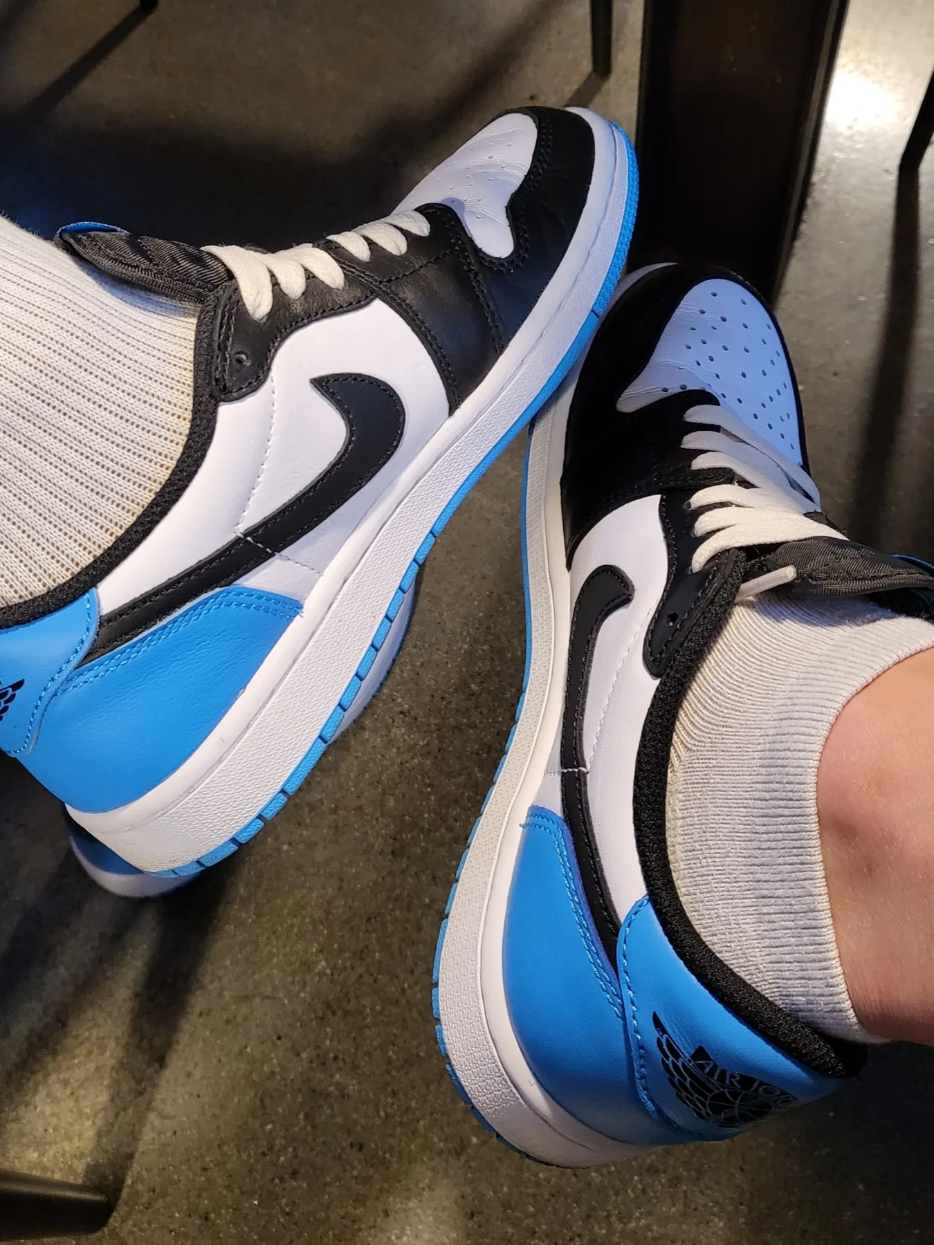 (W) Jordan 1 Retro Low OG Black and Dark Powder Blue 착용 스타일