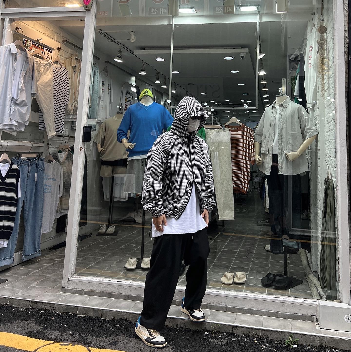 Jordan 1 x Travis Scott x Fragment Retro Low OG SP Military Blue 착용 스타일