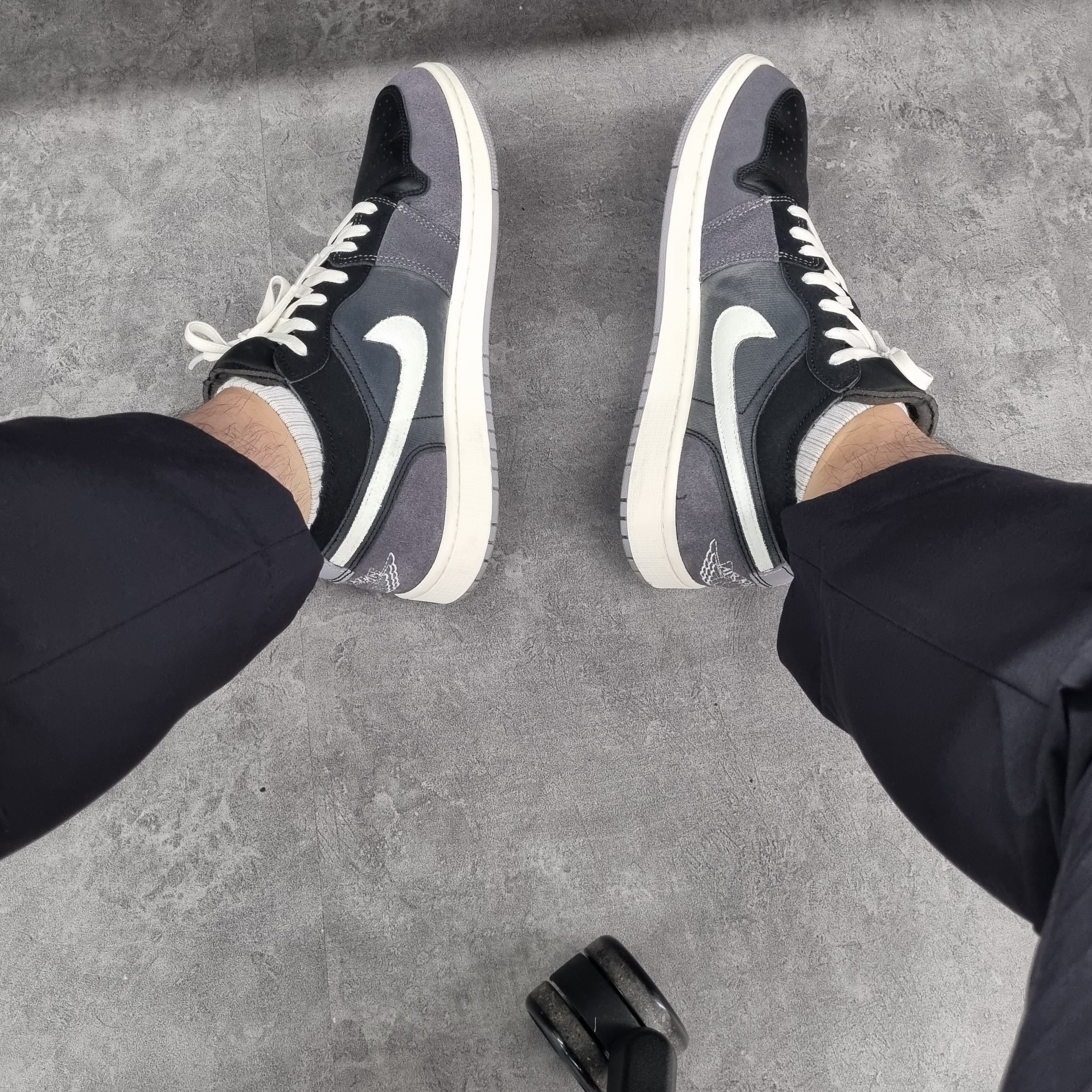 Jordan 1 Low SE Craft Black Cement Grey 착용 스타일 - 3