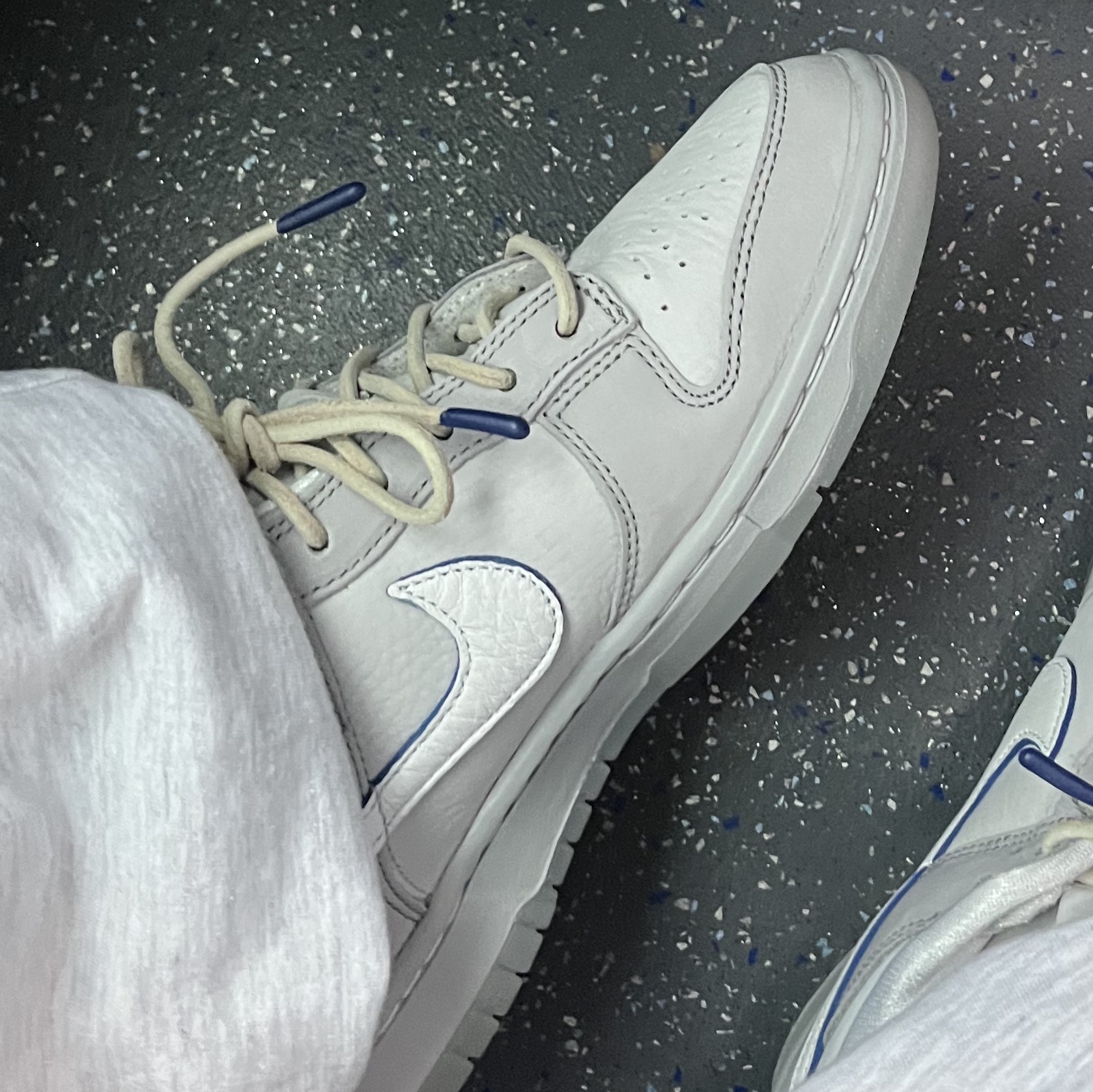 Nike Dunk Low Wolf Grey and Pure Platinum 착용 스타일 - 2